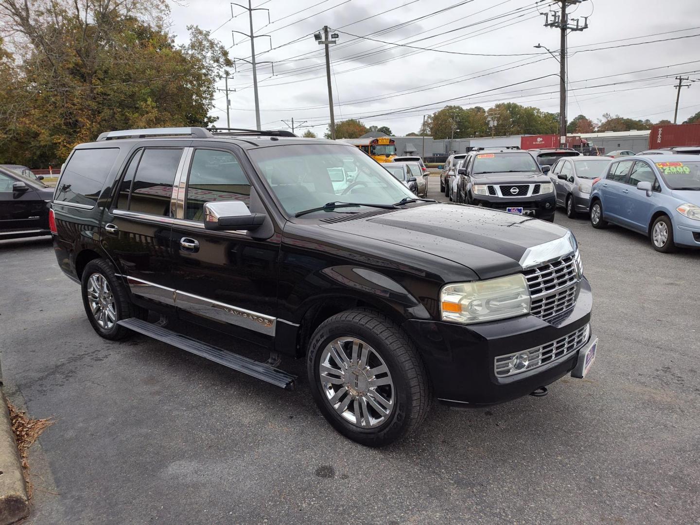 2007 Black Lincoln Navigator 2WD Luxury (5LMFU27577L) with an 5.4L V8 SOHC 24V engine, 6-Speed Automatic Overdrive transmission, located at 5700 Curlew Drive, Norfolk, VA, 23502, (757) 455-6330, 36.841885, -76.209412 - Photo#15