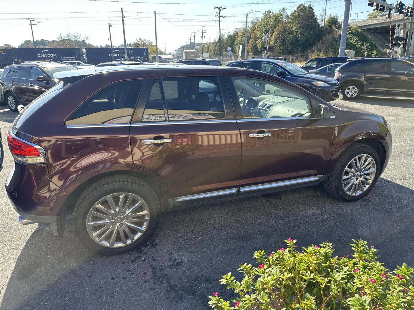 2011 Red Lincoln MKX FWD (2LMDJ6JK7BB) with an 3.7L V6 DOHC 24V engine, 6-Speed Automatic transmission, located at 5700 Curlew Drive, Norfolk, VA, 23502, (757) 455-6330, 36.841885, -76.209412 - Photo#3