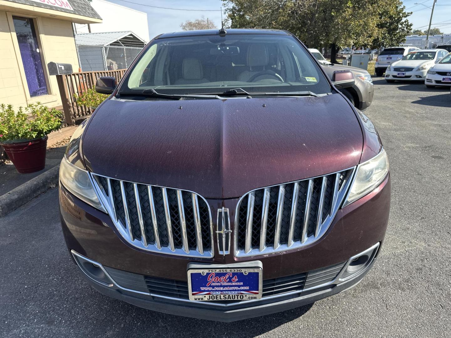 2011 Red Lincoln MKX FWD (2LMDJ6JK7BB) with an 3.7L V6 DOHC 24V engine, 6-Speed Automatic transmission, located at 5700 Curlew Drive, Norfolk, VA, 23502, (757) 455-6330, 36.841885, -76.209412 - Photo#5