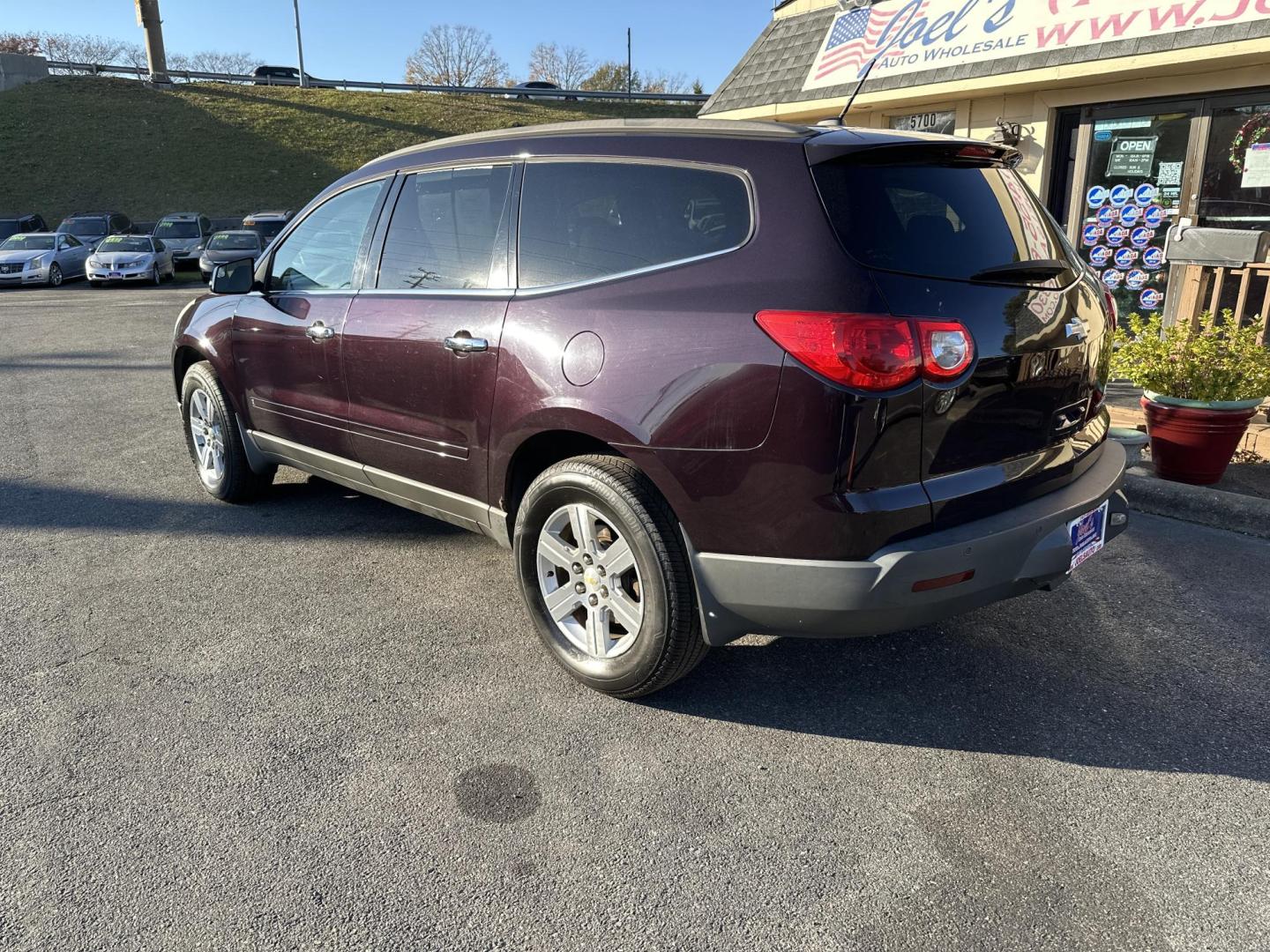 2010 Burgundy Chevrolet Traverse LT1 FWD (1GNLRFED2AS) with an 3.6L V6 DOHC 24V engine, 6-Speed Automatic transmission, located at 5700 Curlew Drive, Norfolk, VA, 23502, (757) 455-6330, 36.841885, -76.209412 - Photo#1