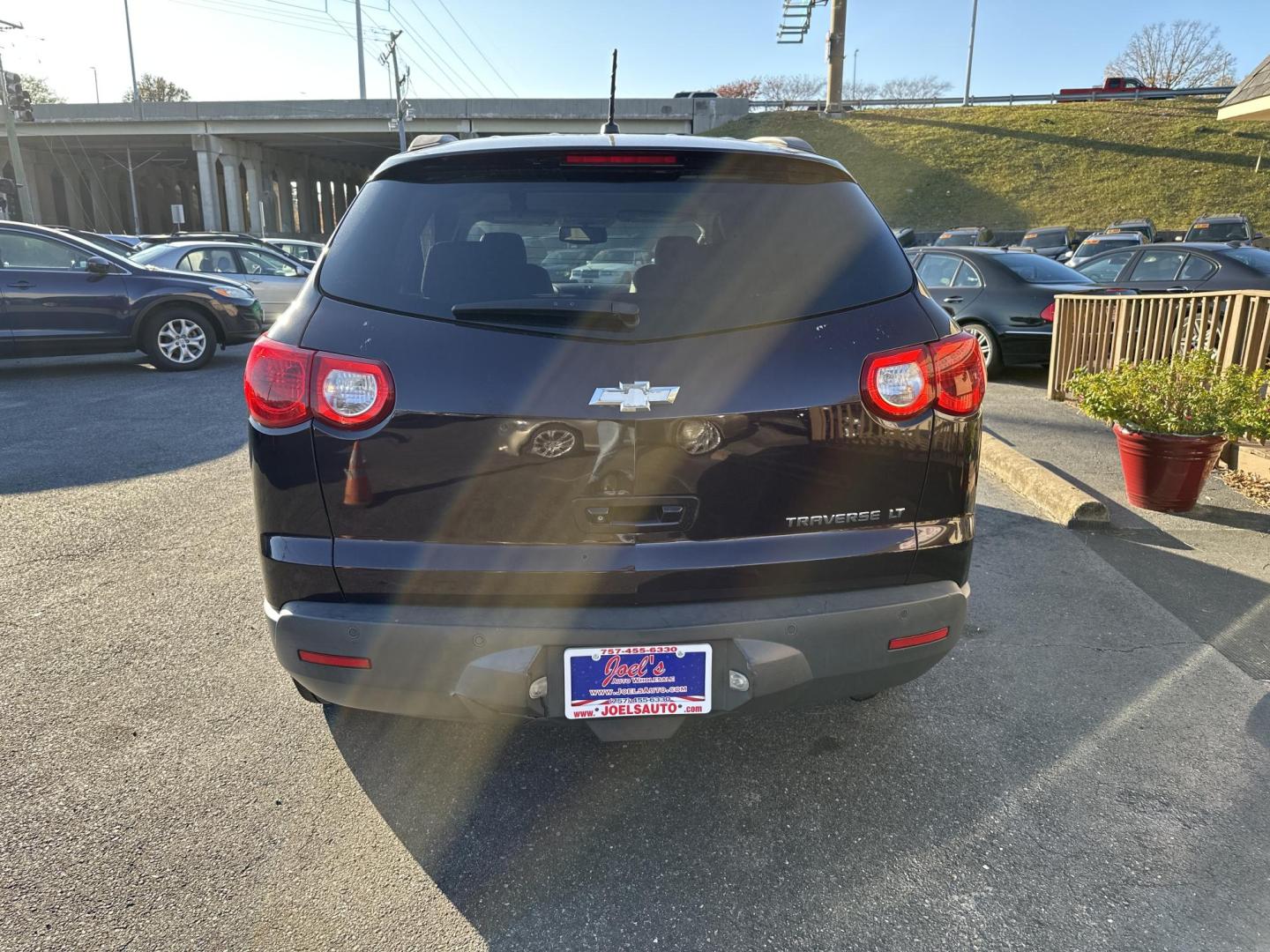 2010 Burgundy Chevrolet Traverse LT1 FWD (1GNLRFED2AS) with an 3.6L V6 DOHC 24V engine, 6-Speed Automatic transmission, located at 5700 Curlew Drive, Norfolk, VA, 23502, (757) 455-6330, 36.841885, -76.209412 - Photo#2