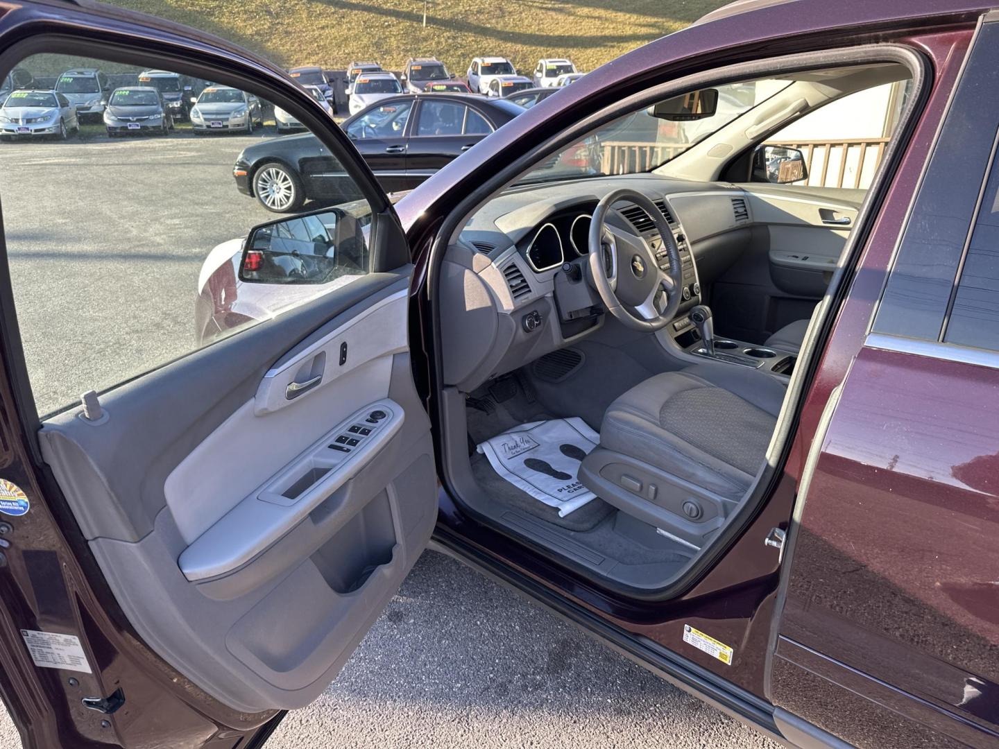 2010 Burgundy Chevrolet Traverse LT1 FWD (1GNLRFED2AS) with an 3.6L V6 DOHC 24V engine, 6-Speed Automatic transmission, located at 5700 Curlew Drive, Norfolk, VA, 23502, (757) 455-6330, 36.841885, -76.209412 - Photo#5