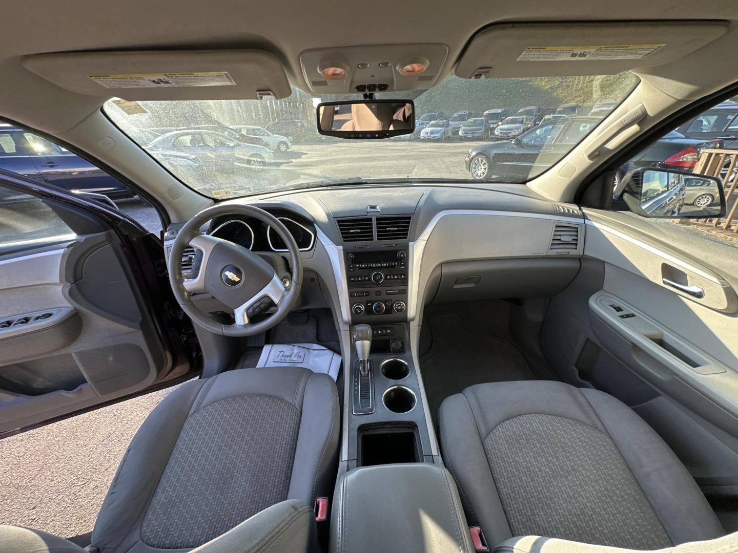 2010 Burgundy Chevrolet Traverse LT1 FWD (1GNLRFED2AS) with an 3.6L V6 DOHC 24V engine, 6-Speed Automatic transmission, located at 5700 Curlew Drive, Norfolk, VA, 23502, (757) 455-6330, 36.841885, -76.209412 - Photo#6