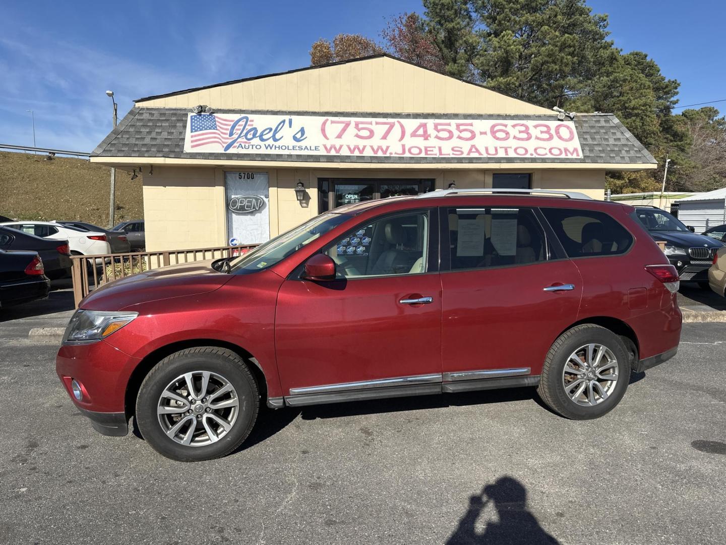 2013 Red Nissan Pathfinder LE 2WD (5N1AR2MN2DC) with an 3.5L V6 DOHC 24V engine, Continuously Variable Transmission transmission, located at 5700 Curlew Drive, Norfolk, VA, 23502, (757) 455-6330, 36.841885, -76.209412 - Photo#0