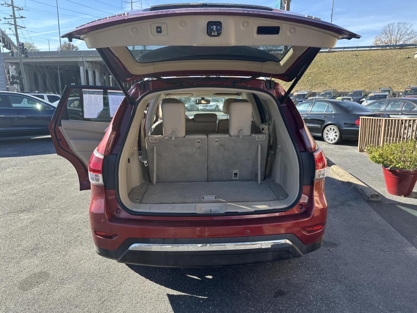 2013 Red Nissan Pathfinder LE 2WD (5N1AR2MN2DC) with an 3.5L V6 DOHC 24V engine, Continuously Variable Transmission transmission, located at 5700 Curlew Drive, Norfolk, VA, 23502, (757) 455-6330, 36.841885, -76.209412 - Photo#10