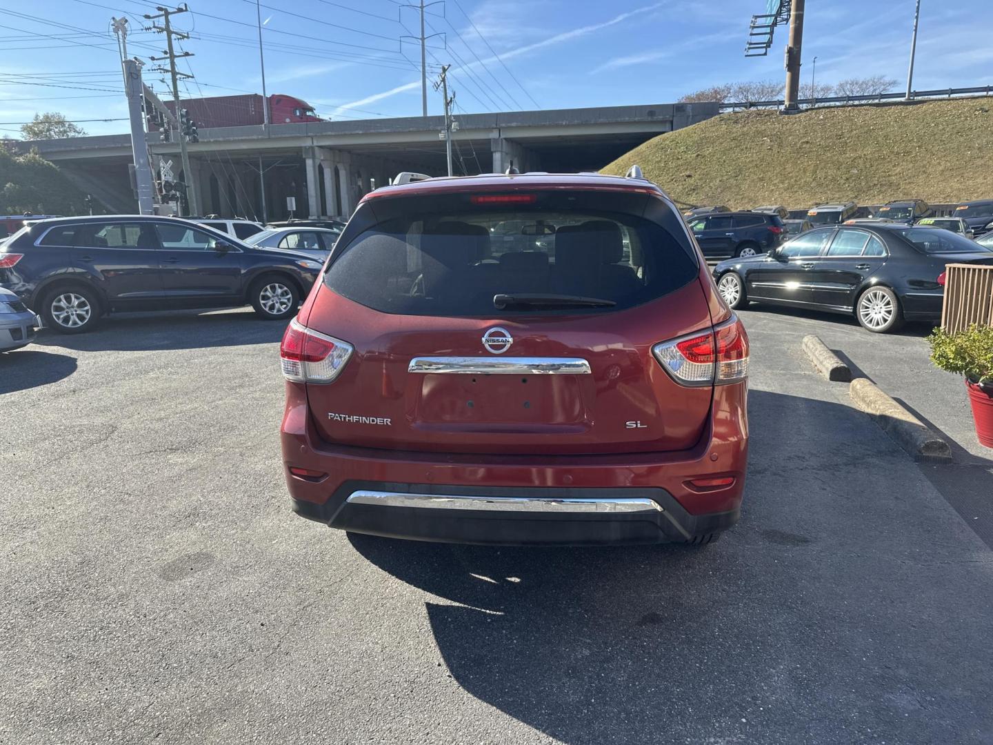 2013 Red Nissan Pathfinder LE 2WD (5N1AR2MN2DC) with an 3.5L V6 DOHC 24V engine, Continuously Variable Transmission transmission, located at 5700 Curlew Drive, Norfolk, VA, 23502, (757) 455-6330, 36.841885, -76.209412 - Photo#2