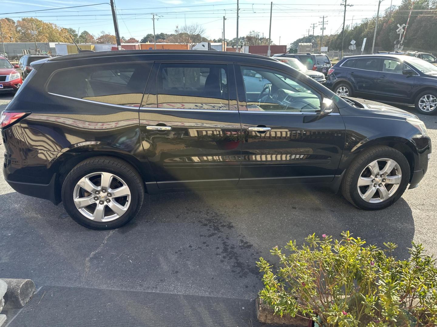 2016 Black Chevrolet Traverse 1LT AWD (1GNKVGKD0GJ) with an 3.6L V6 DOHC 24V engine, 6A transmission, located at 5700 Curlew Drive, Norfolk, VA, 23502, (757) 455-6330, 36.841885, -76.209412 - Photo#2