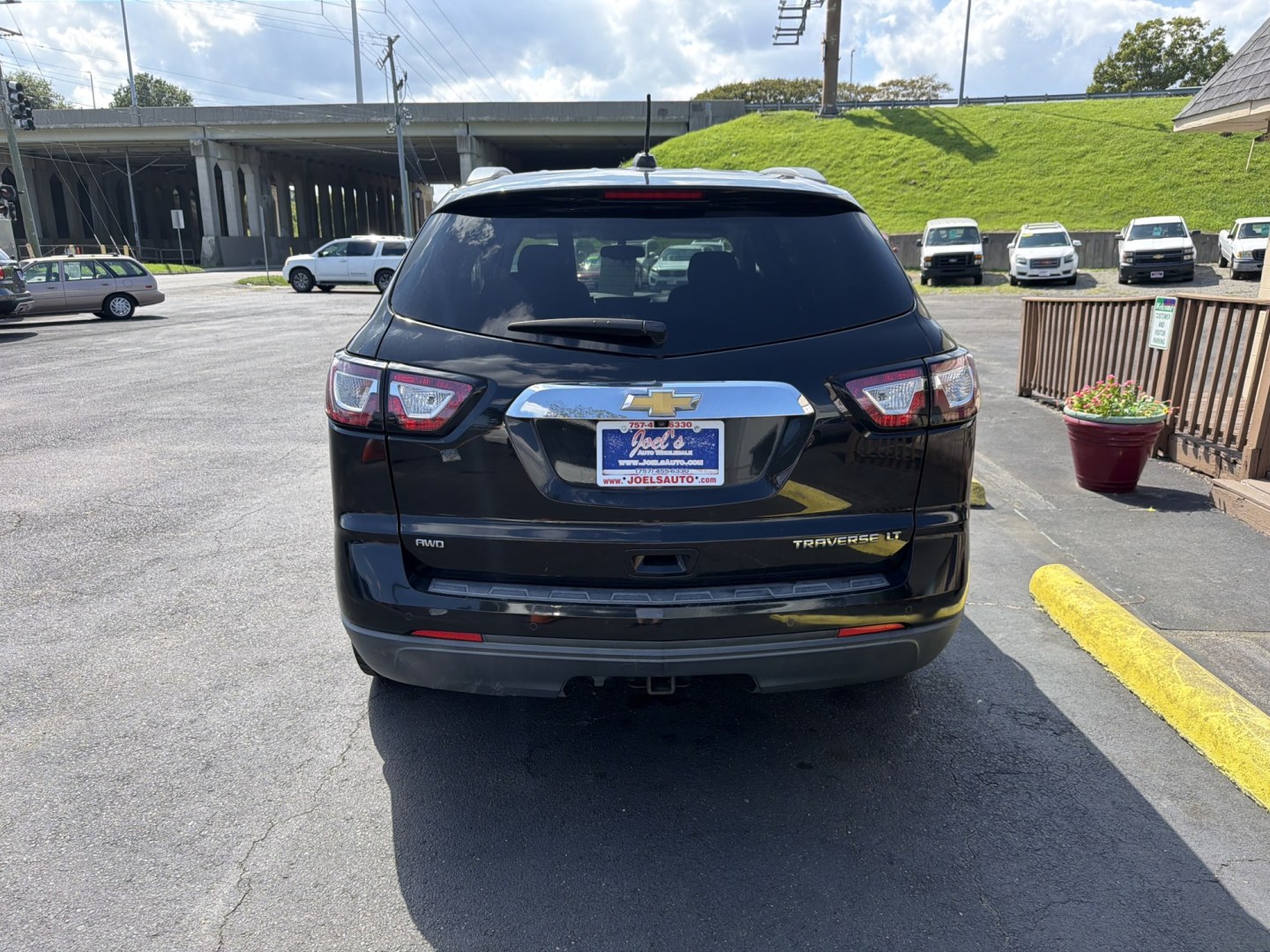 2016 Black Chevrolet Traverse 1LT AWD (1GNKVGKD0GJ) with an 3.6L V6 DOHC 24V engine, 6A transmission, located at 5700 Curlew Drive, Norfolk, VA, 23502, (757) 455-6330, 36.841885, -76.209412- Photo#2