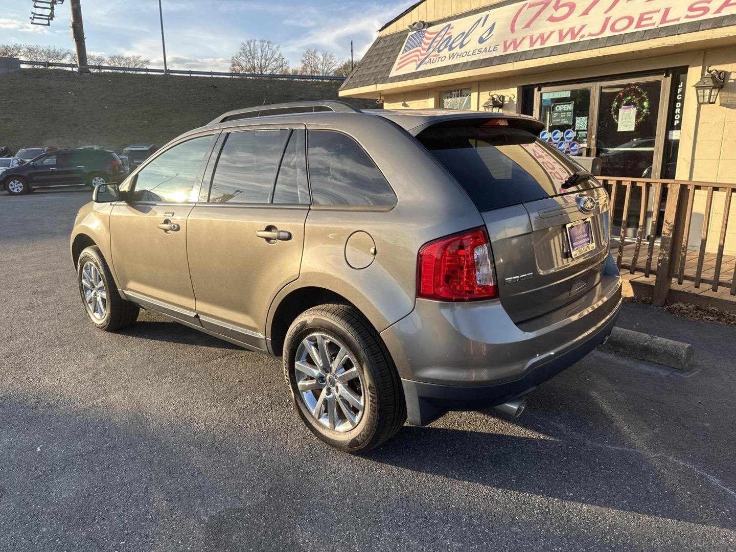 2014 Green Ford Edge SEL FWD (2FMDK3JC8EB) with an 3.5L V6 DOHC 24V engine, 6-Speed Automatic transmission, located at 5700 Curlew Drive, Norfolk, VA, 23502, (757) 455-6330, 36.841885, -76.209412 - Photo#1