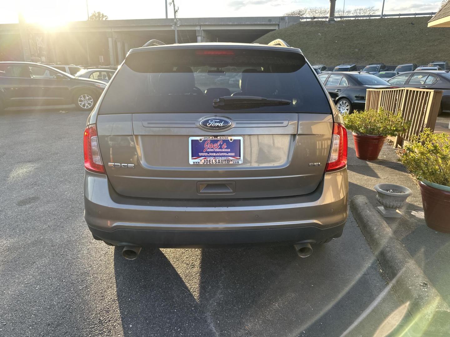 2014 Green Ford Edge SEL FWD (2FMDK3JC8EB) with an 3.5L V6 DOHC 24V engine, 6-Speed Automatic transmission, located at 5700 Curlew Drive, Norfolk, VA, 23502, (757) 455-6330, 36.841885, -76.209412 - Photo#2