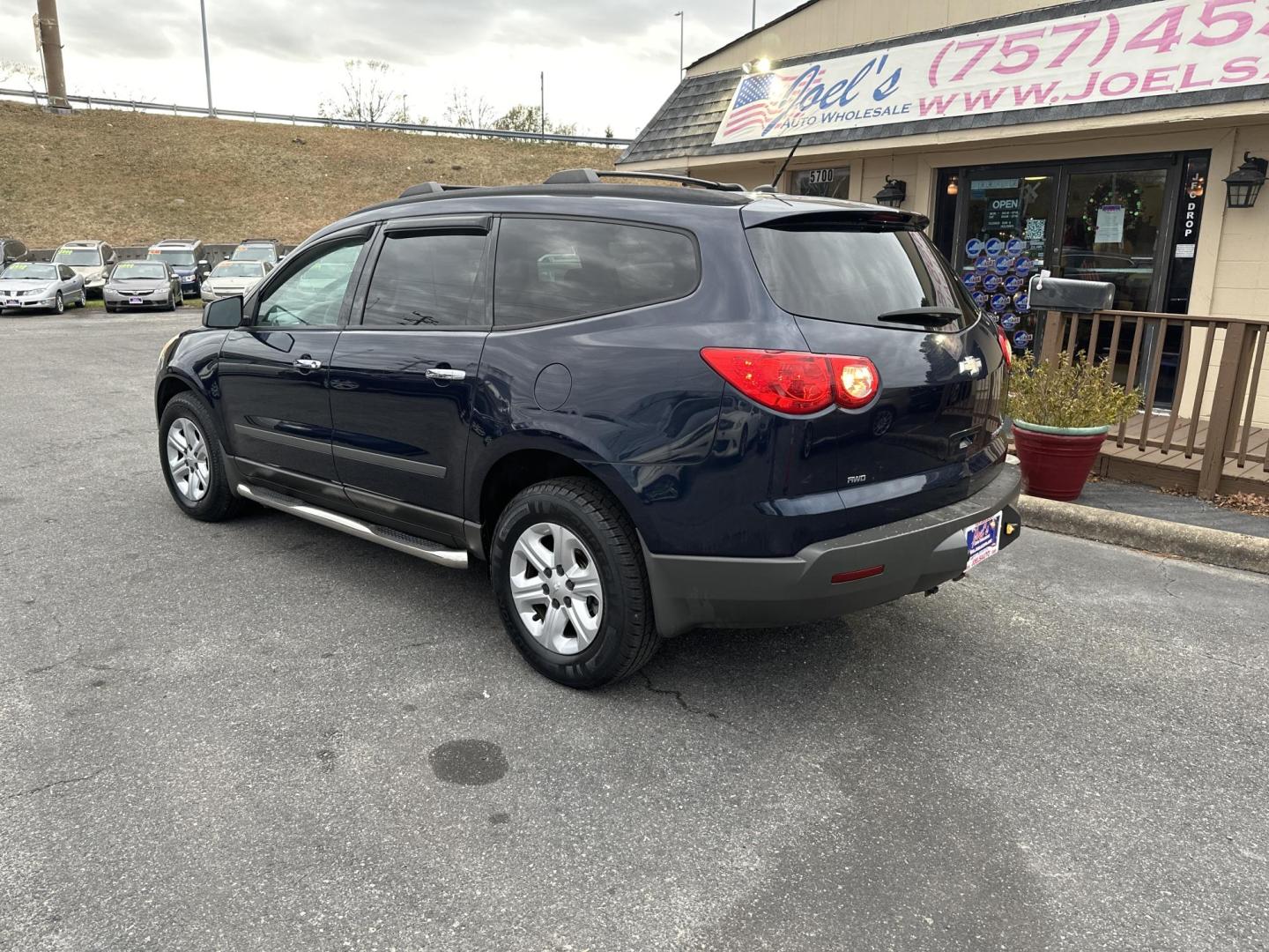 2012 Blue Chevrolet Traverse LS AWD (1GNKVEED1CJ) with an 3.6L V6 DOHC 24V engine, 6-Speed Automatic transmission, located at 5700 Curlew Drive, Norfolk, VA, 23502, (757) 455-6330, 36.841885, -76.209412 - Photo#1