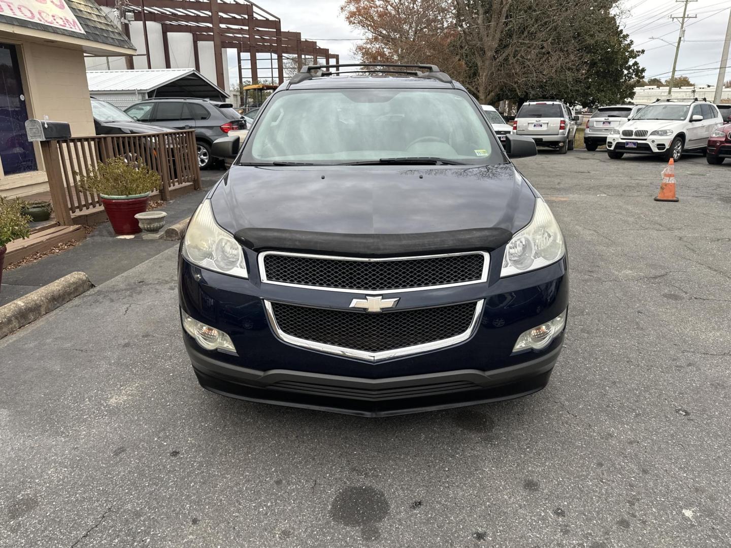 2012 Blue Chevrolet Traverse LS AWD (1GNKVEED1CJ) with an 3.6L V6 DOHC 24V engine, 6-Speed Automatic transmission, located at 5700 Curlew Drive, Norfolk, VA, 23502, (757) 455-6330, 36.841885, -76.209412 - Photo#4