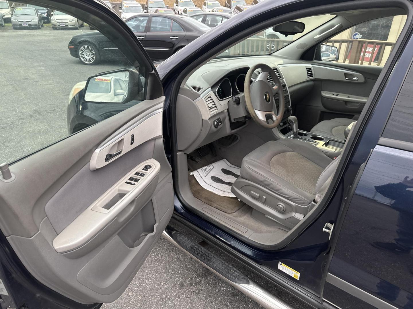 2012 Blue Chevrolet Traverse LS AWD (1GNKVEED1CJ) with an 3.6L V6 DOHC 24V engine, 6-Speed Automatic transmission, located at 5700 Curlew Drive, Norfolk, VA, 23502, (757) 455-6330, 36.841885, -76.209412 - Photo#5