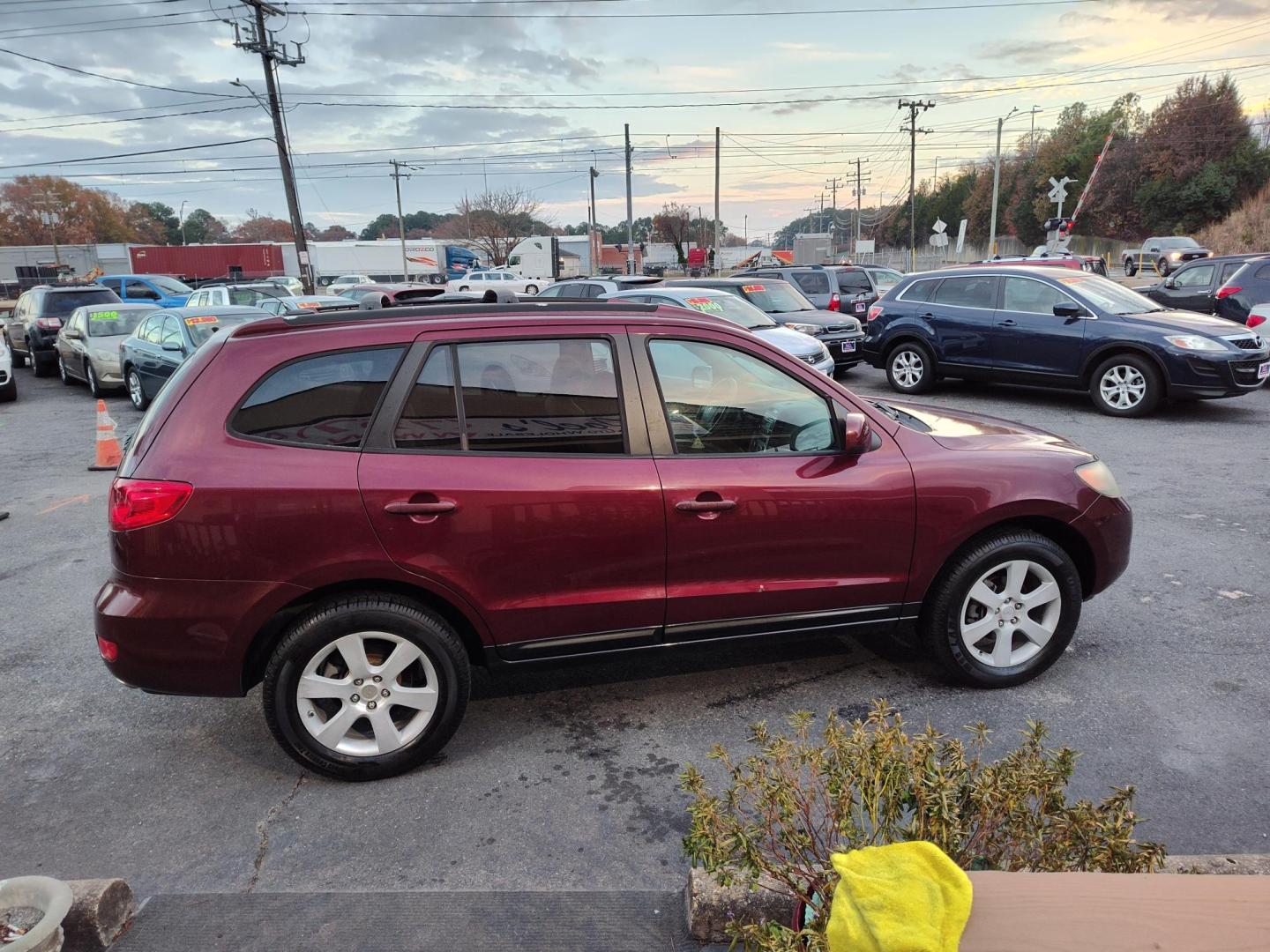 2007 Red Hyundai Santa Fe Limited (5NMSH13E67H) with an 3.3L V6 DOHC 24V engine, 5-Speed Automatic Overdrive transmission, located at 5700 Curlew Drive, Norfolk, VA, 23502, (757) 455-6330, 36.841885, -76.209412 - Photo#16