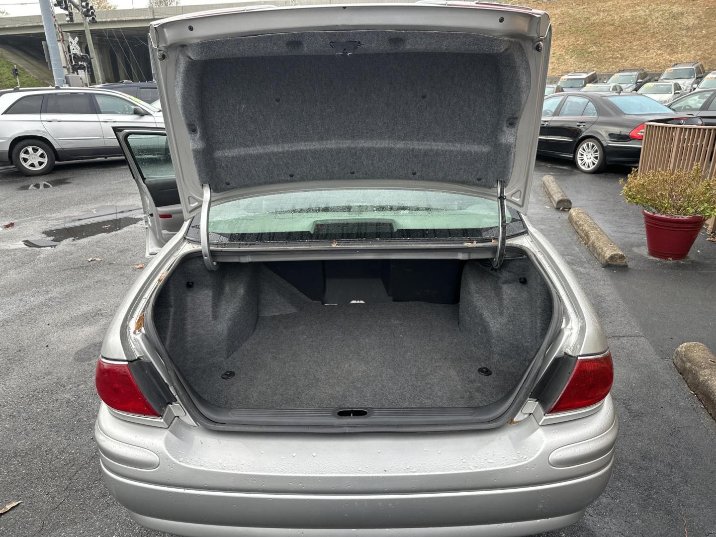 2005 Silver Buick LeSabre Custom (1G4HP52K25U) with an 3.8L V6 OHV 12V engine, 4-Speed Automatic Overdrive transmission, located at 5700 Curlew Drive, Norfolk, VA, 23502, (757) 455-6330, 36.841885, -76.209412 - Photo#8