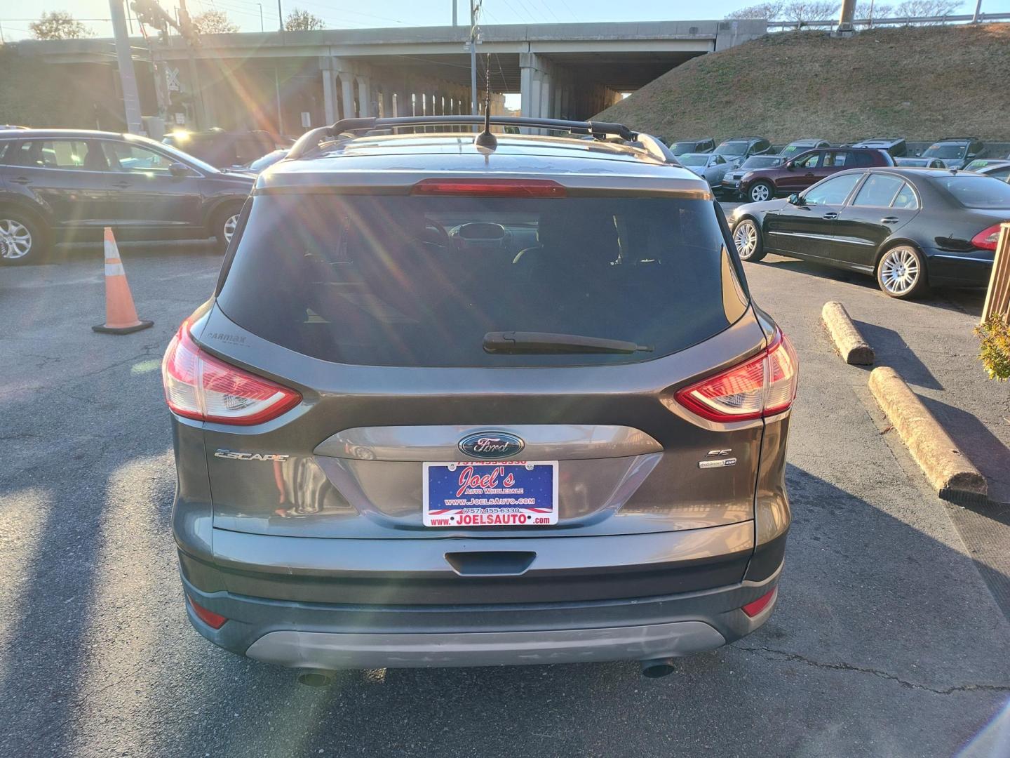 2013 Gray Ford Escape SE AWD (1FMCU9GX1DU) with an 1.6L L4 DOHC 16V engine, 6-Speed Automatic transmission, located at 5700 Curlew Drive, Norfolk, VA, 23502, (757) 455-6330, 36.841885, -76.209412 - Photo#13