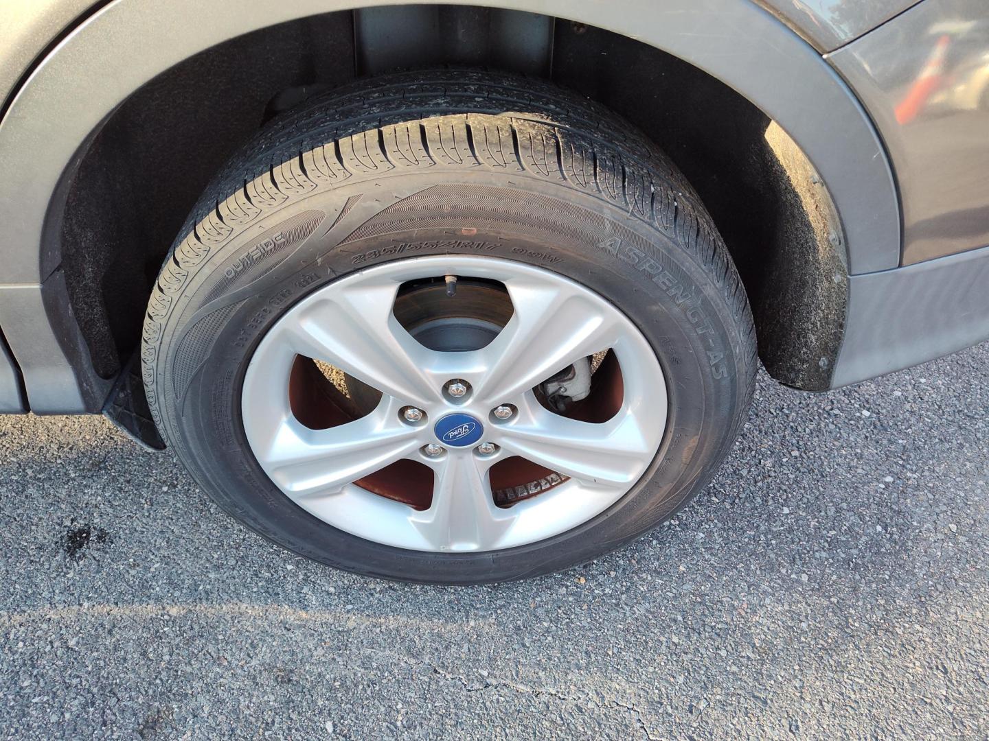 2013 Gray Ford Escape SE AWD (1FMCU9GX1DU) with an 1.6L L4 DOHC 16V engine, 6-Speed Automatic transmission, located at 5700 Curlew Drive, Norfolk, VA, 23502, (757) 455-6330, 36.841885, -76.209412 - Photo#11