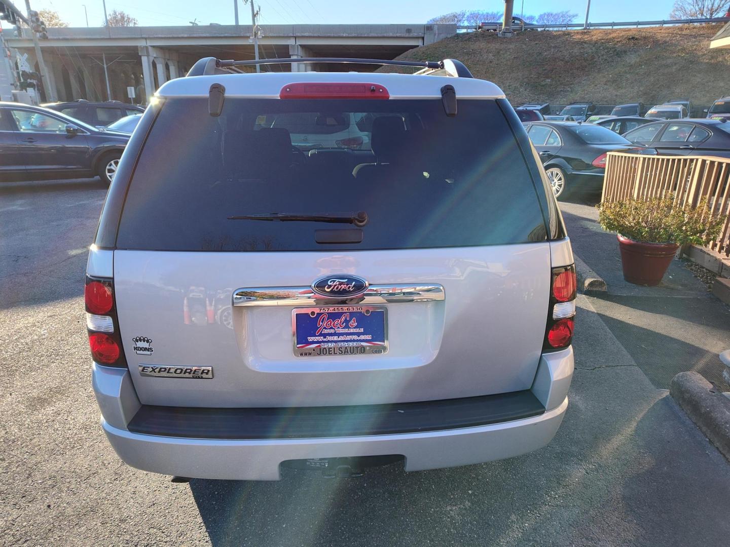 2010 Silver Ford Explorer XLT 4.0L 2WD (1FMEU6DE9AU) with an 4.0L V6 SOHC 16V engine, 5-Speed Automatic transmission, located at 5700 Curlew Drive, Norfolk, VA, 23502, (757) 455-6330, 36.841885, -76.209412 - Photo#11