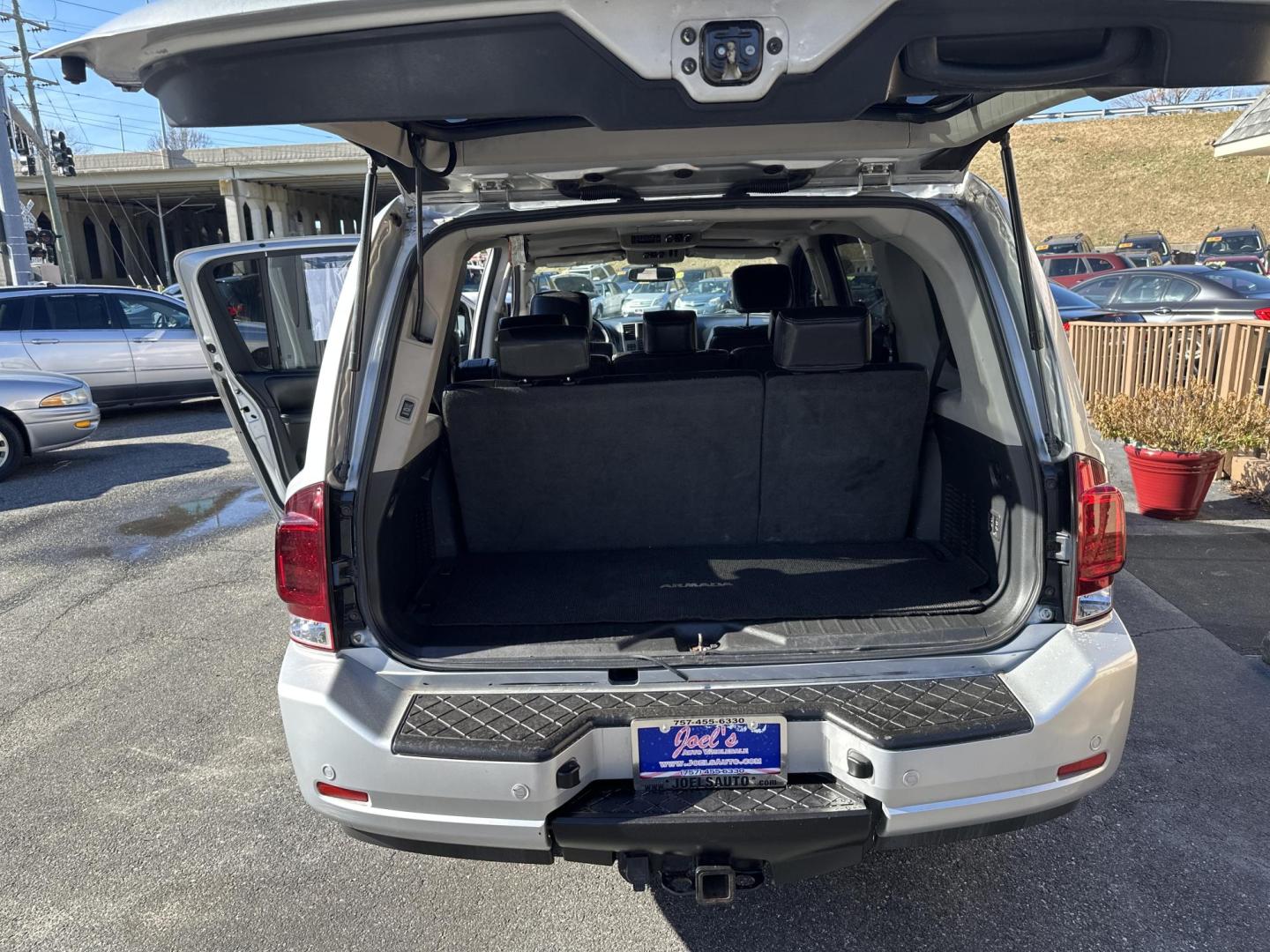 2011 Silver Nissan Armada SL 4WD (5N1AA0NC9BN) with an 5.6L V8 DOHC 32V engine, 5-Speed Automatic transmission, located at 5700 Curlew Drive, Norfolk, VA, 23502, (757) 455-6330, 36.841885, -76.209412 - Photo#10