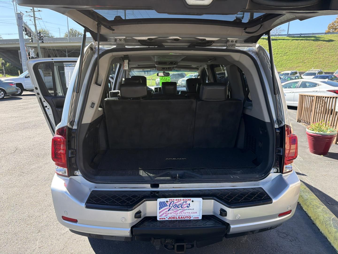 2011 Silver Nissan Armada SL 4WD (5N1AA0NC9BN) with an 5.6L V8 DOHC 32V engine, 5-Speed Automatic transmission, located at 5700 Curlew Drive, Norfolk, VA, 23502, (757) 455-6330, 36.841885, -76.209412- Photo#10