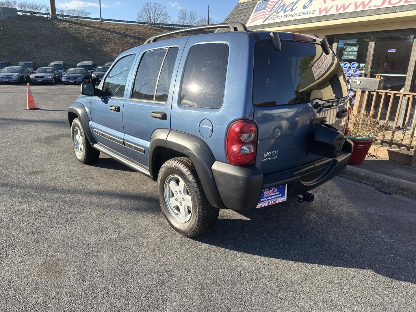 2005 Blue Jeep Liberty Rocky Mountain Edition 4WD (1J4GL48K55W) with an 3.7L V6 SOHC 12V engine, 4-Speed Automatic Overdrive transmission, located at 5700 Curlew Drive, Norfolk, VA, 23502, (757) 455-6330, 36.841885, -76.209412 - Photo#1