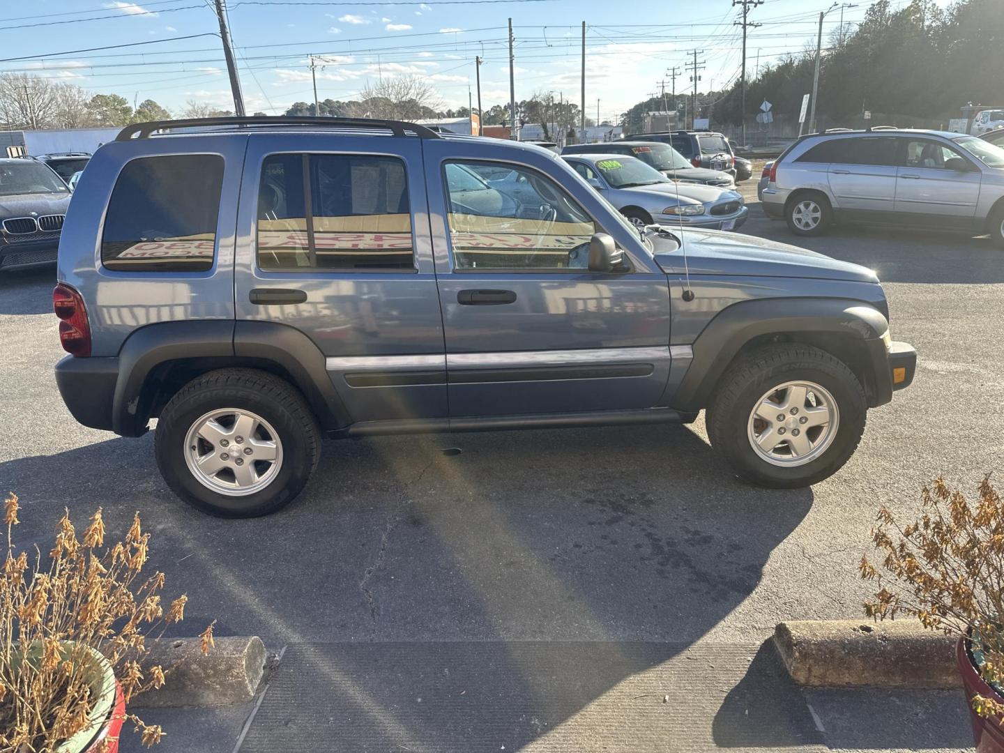 2005 Blue Jeep Liberty Rocky Mountain Edition 4WD (1J4GL48K55W) with an 3.7L V6 SOHC 12V engine, 4-Speed Automatic Overdrive transmission, located at 5700 Curlew Drive, Norfolk, VA, 23502, (757) 455-6330, 36.841885, -76.209412 - Photo#3