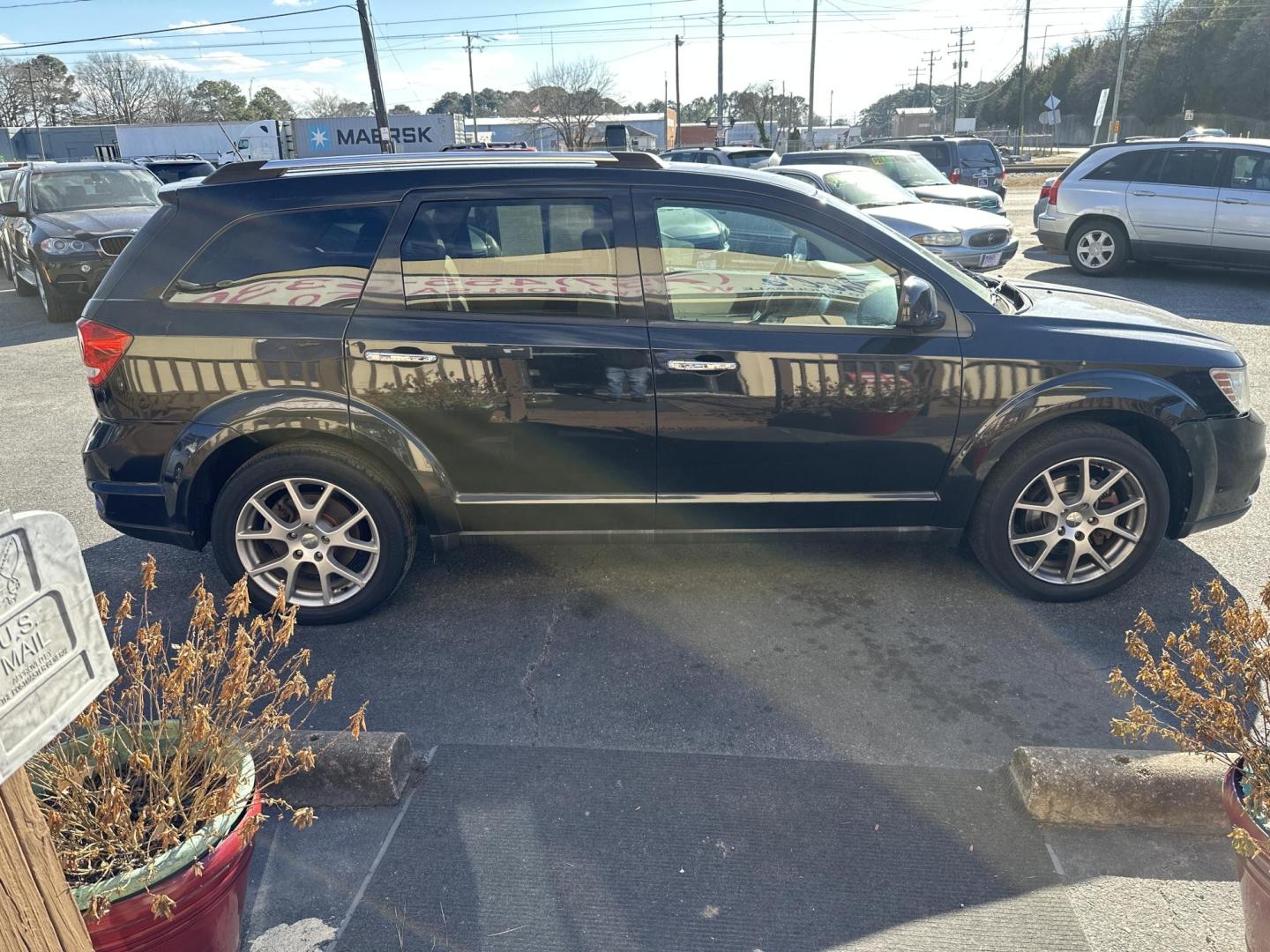 2012 Black Dodge Journey Crew (3C4PDCDG9CT) with an 3.6L V6 DOHC 24V engine, 6-Speed Automatic transmission, located at 5700 Curlew Drive, Norfolk, VA, 23502, (757) 455-6330, 36.841885, -76.209412 - Photo#3