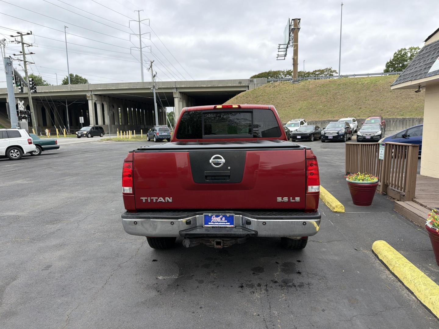 2008 Burgundy Nissan Titan LE Crew Cab 4WD SWB (1N6BA07C48N) with an 5.6L V8 DOHC 32V FFV engine, 5-Speed Automatic transmission, located at 5700 Curlew Drive, Norfolk, VA, 23502, (757) 455-6330, 36.841885, -76.209412 - Photo#3