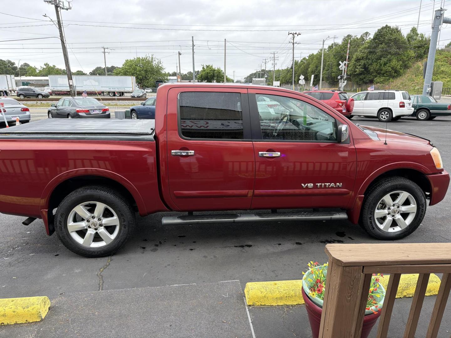 2008 Burgundy Nissan Titan LE Crew Cab 4WD SWB (1N6BA07C48N) with an 5.6L V8 DOHC 32V FFV engine, 5-Speed Automatic transmission, located at 5700 Curlew Drive, Norfolk, VA, 23502, (757) 455-6330, 36.841885, -76.209412 - Photo#4