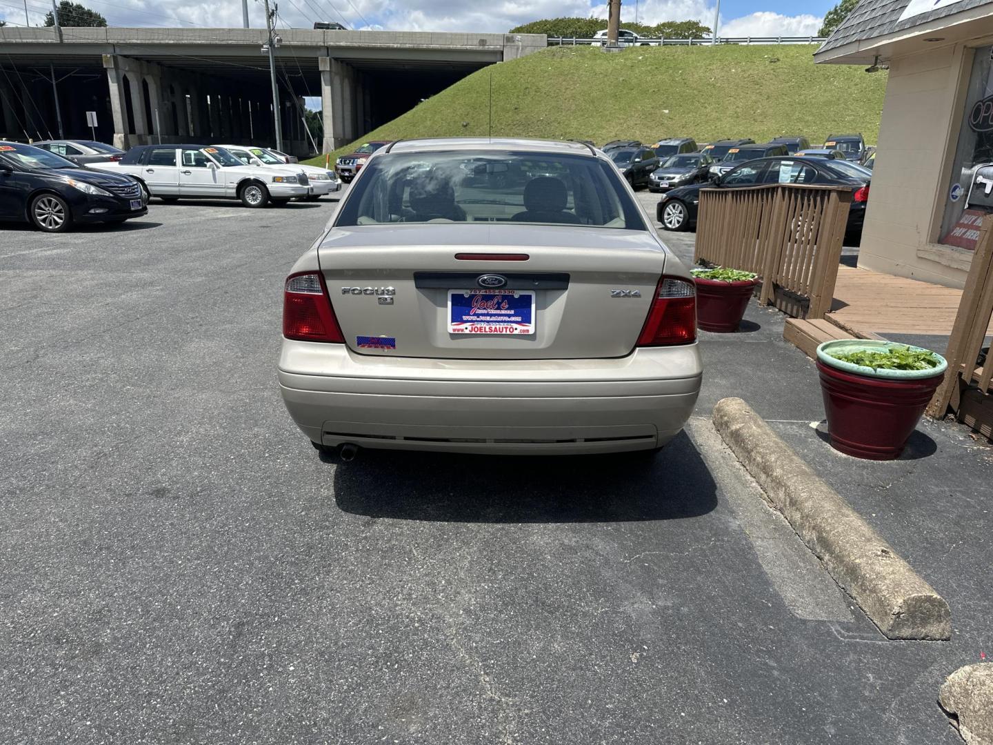 2006 Tan Ford Focus ZX4 S (1FAFP34N16W) with an 2.0L L4 DOHC 16V engine, located at 5700 Curlew Drive, Norfolk, VA, 23502, (757) 455-6330, 36.841885, -76.209412 - Photo#2
