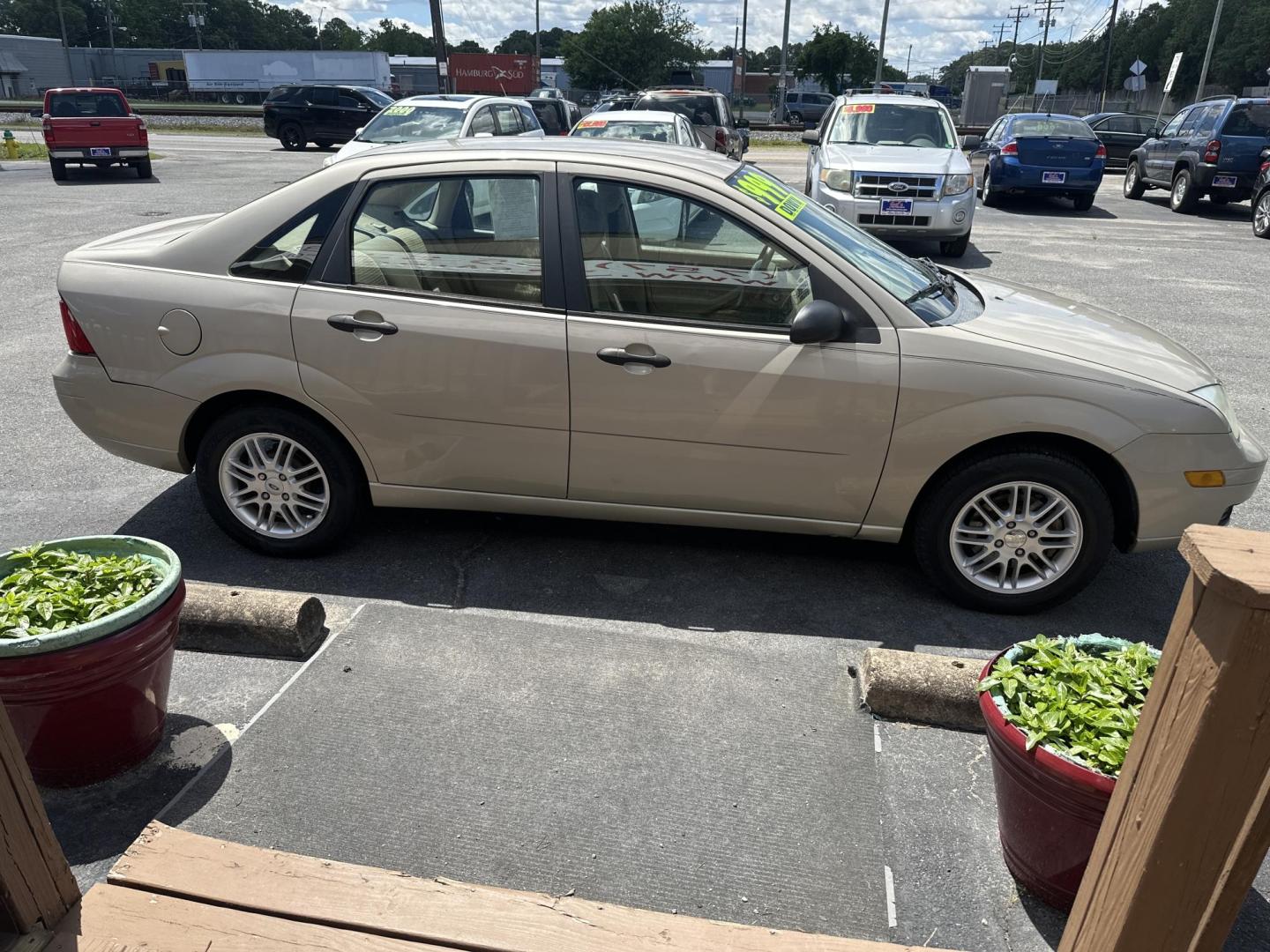 2006 Tan Ford Focus ZX4 S (1FAFP34N16W) with an 2.0L L4 DOHC 16V engine, located at 5700 Curlew Drive, Norfolk, VA, 23502, (757) 455-6330, 36.841885, -76.209412 - Photo#3