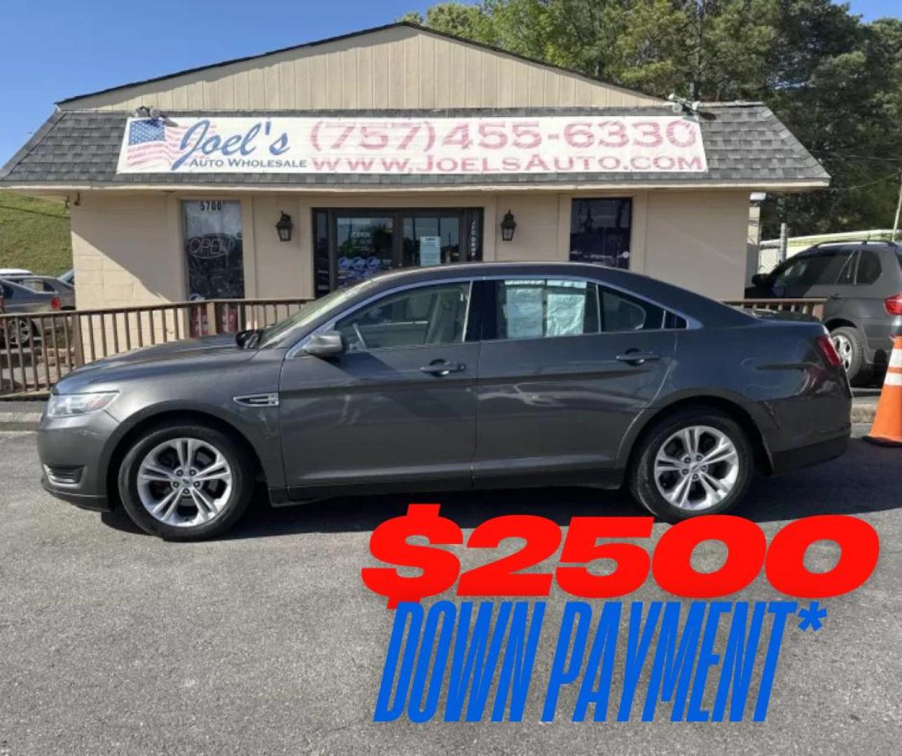 2017 Grey Ford Taurus SE FWD (1FAHP2D82HG) with an 3.5L V6 DOHC 24V engine, 6A transmission, located at 5700 Curlew Drive, Norfolk, VA, 23502, (757) 455-6330, 36.841885, -76.209412 - Photo#0