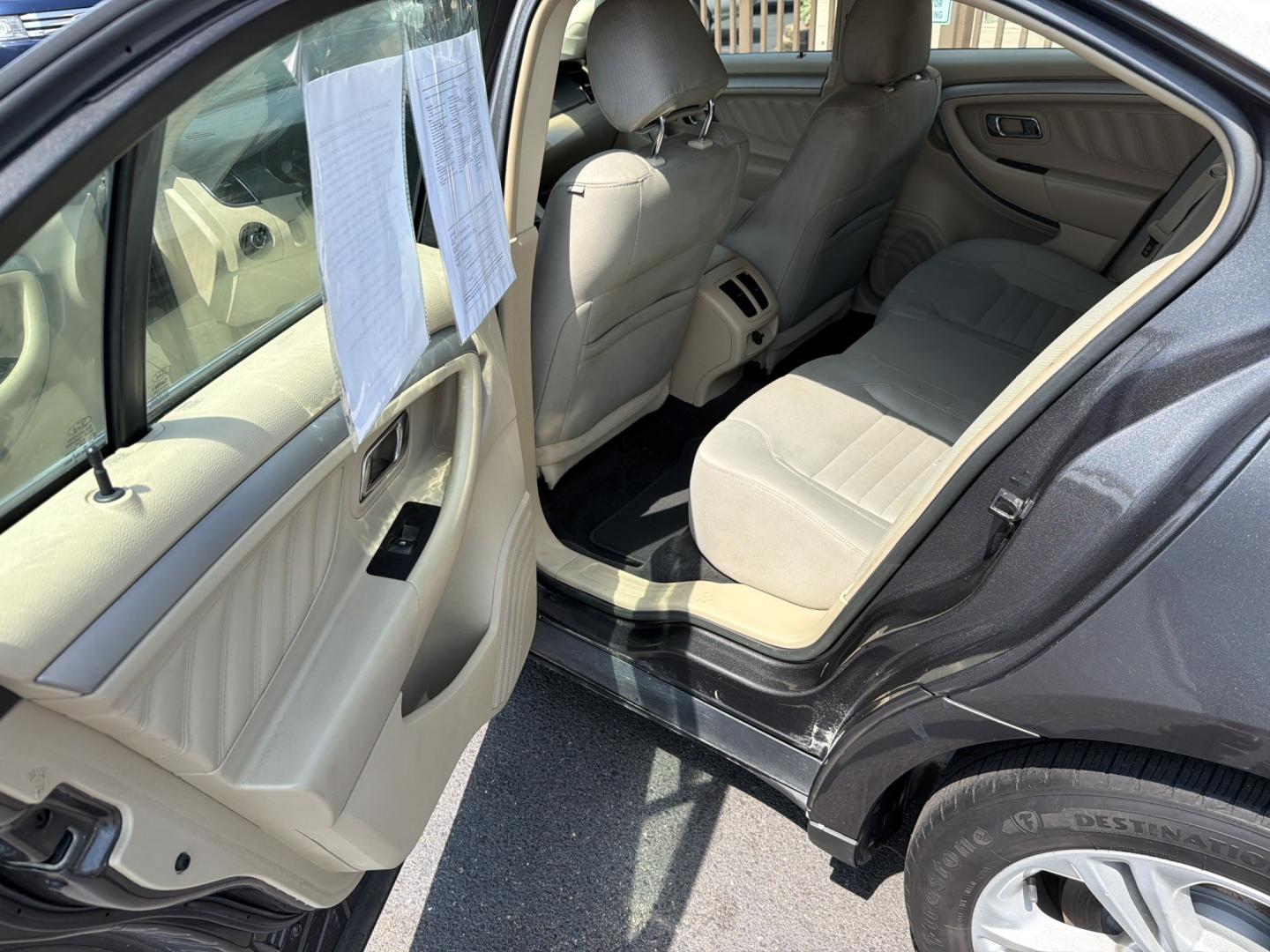 2017 Grey Ford Taurus SE FWD (1FAHP2D82HG) with an 3.5L V6 DOHC 24V engine, 6A transmission, located at 5700 Curlew Drive, Norfolk, VA, 23502, (757) 455-6330, 36.841885, -76.209412- Photo#7