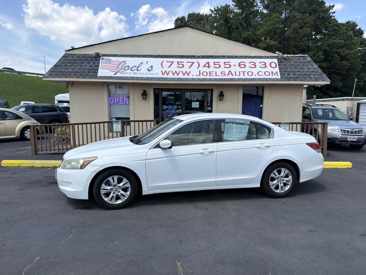 2009 white Honda Accord LX-P Sedan AT (1HGCP26459A) with an 2.4L L4 DOHC 16V engine, 5-Speed Automatic transmission, located at 5700 Curlew Drive, Norfolk, VA, 23502, (757) 455-6330, 36.841885, -76.209412- Photo#0
