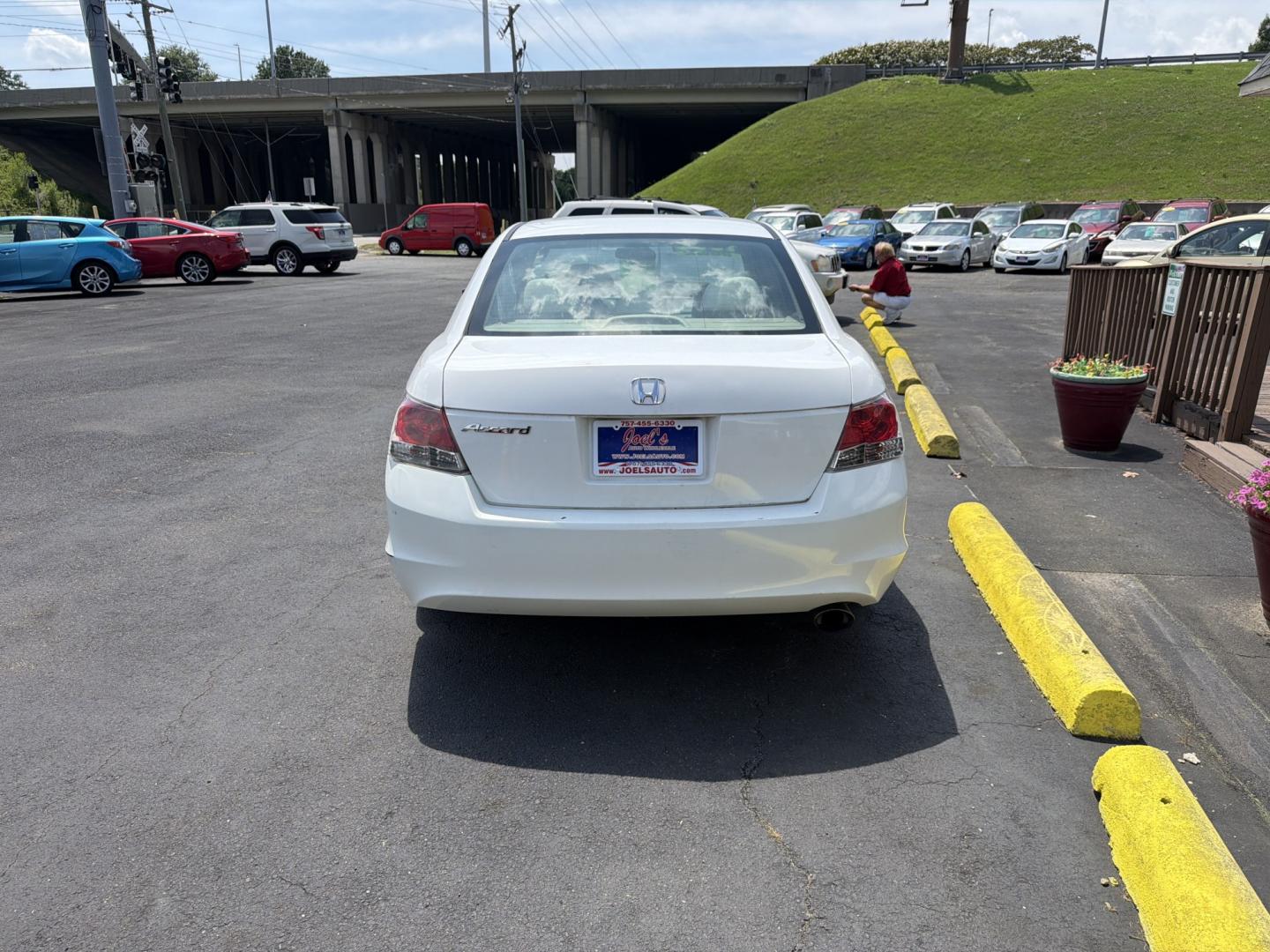 2009 white Honda Accord LX-P Sedan AT (1HGCP26459A) with an 2.4L L4 DOHC 16V engine, 5-Speed Automatic transmission, located at 5700 Curlew Drive, Norfolk, VA, 23502, (757) 455-6330, 36.841885, -76.209412- Photo#2