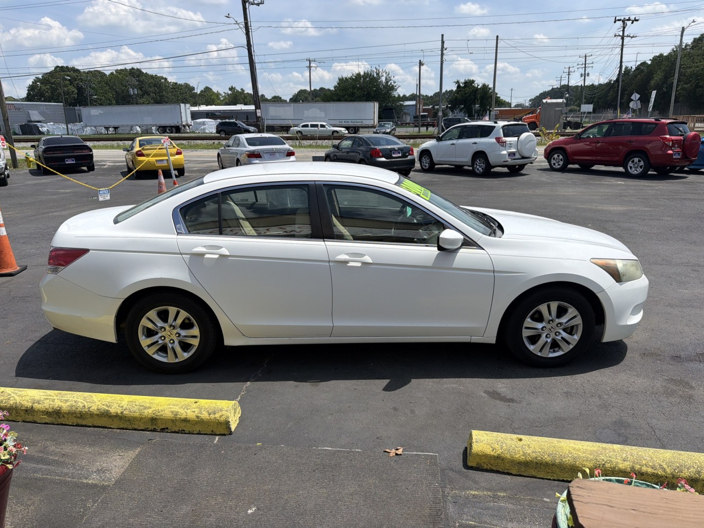2009 white Honda Accord LX-P Sedan AT (1HGCP26459A) with an 2.4L L4 DOHC 16V engine, 5-Speed Automatic transmission, located at 5700 Curlew Drive, Norfolk, VA, 23502, (757) 455-6330, 36.841885, -76.209412- Photo#3