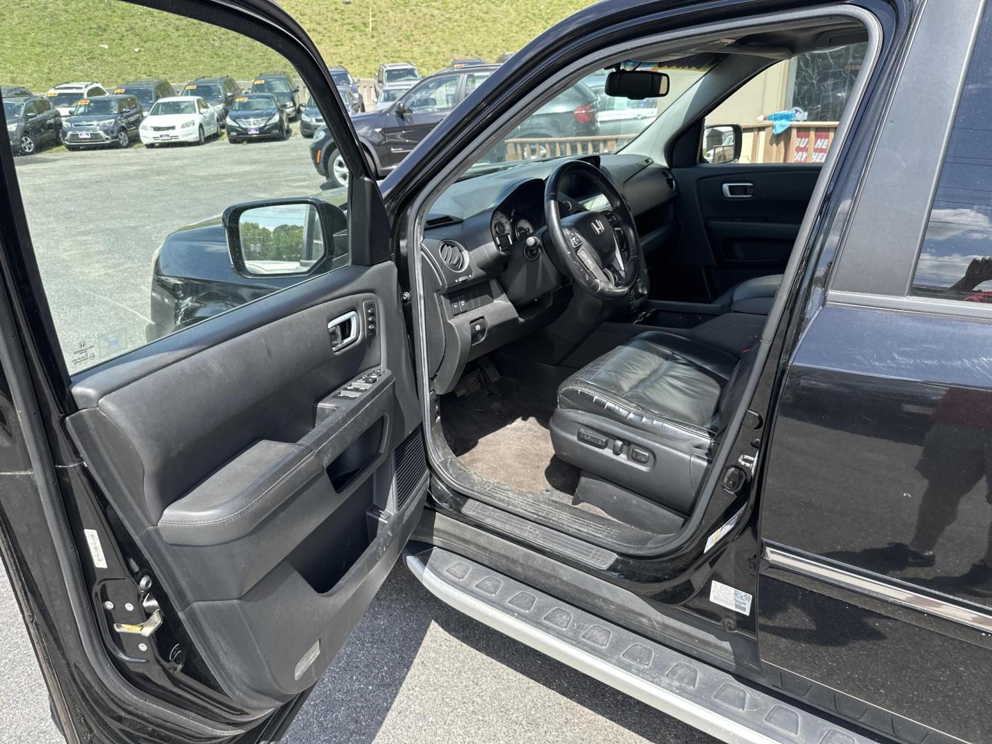 2011 Black Honda Pilot Touring 2WD 5-Spd AT with DVD (5FNYF3H92BB) with an 3.5L V6 SOHC 24V engine, 5-Speed Automatic transmission, located at 5700 Curlew Drive, Norfolk, VA, 23502, (757) 455-6330, 36.841885, -76.209412 - Photo#4