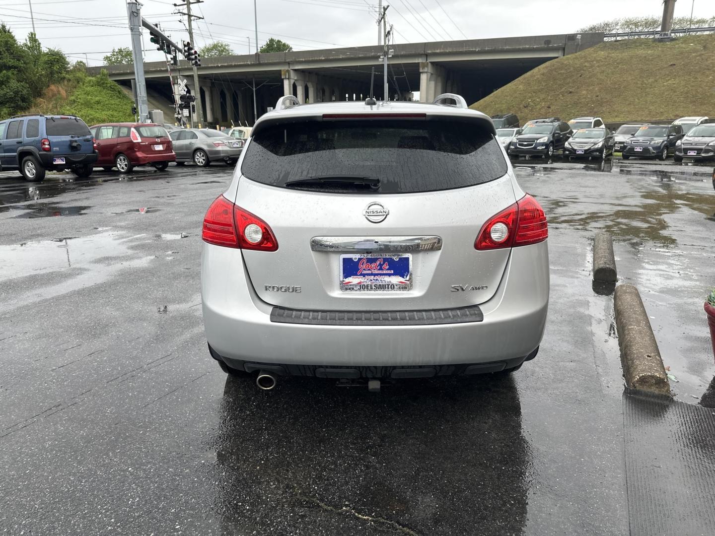 2011 Silver Nissan Rogue S AWD (JN8AS5MV3BW) with an 2.5L L4 DOHC 16V engine, CVT transmission, located at 5700 Curlew Drive, Norfolk, VA, 23502, (757) 455-6330, 36.841885, -76.209412 - Photo#2
