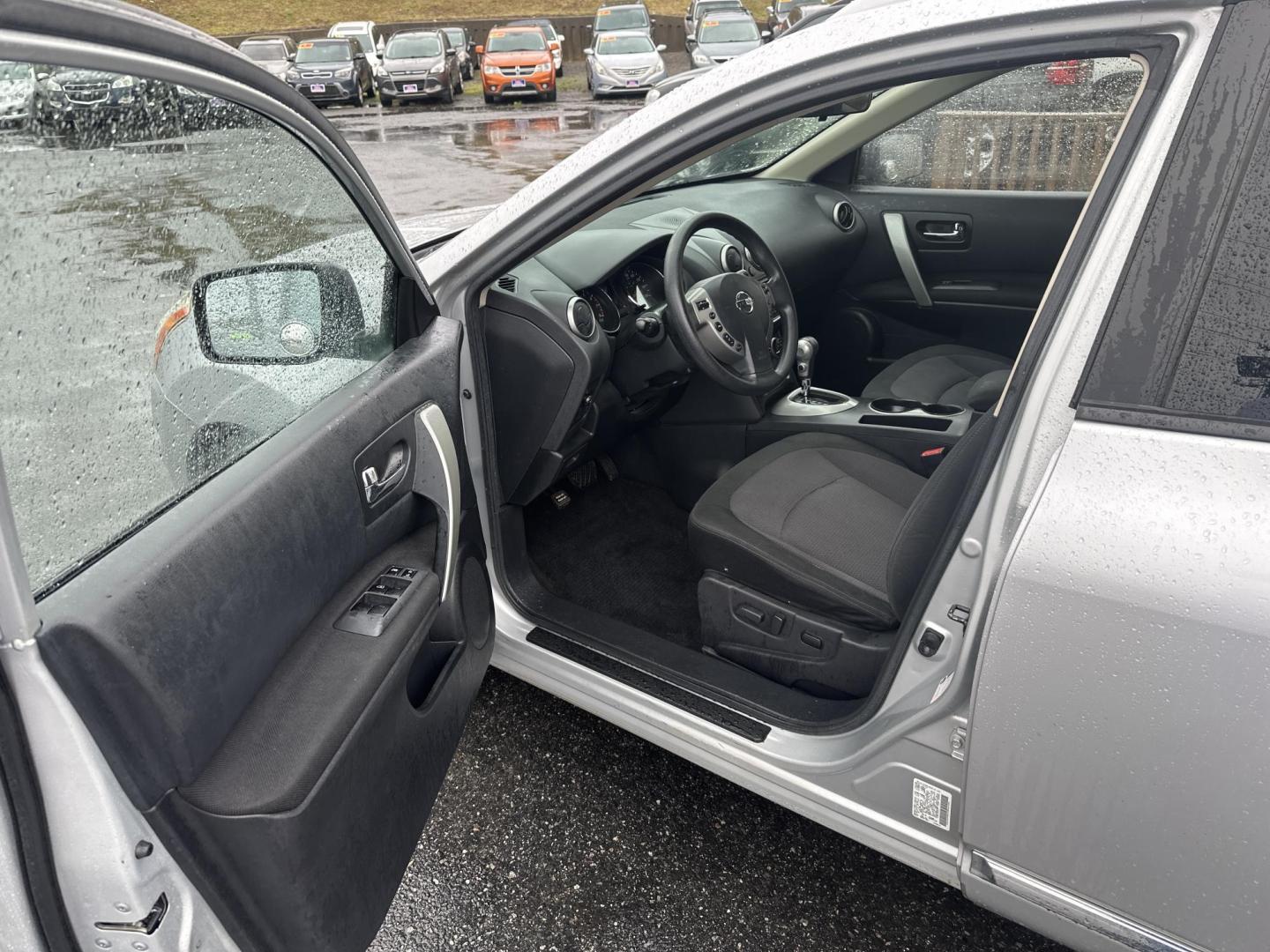 2011 Silver Nissan Rogue S AWD (JN8AS5MV3BW) with an 2.5L L4 DOHC 16V engine, CVT transmission, located at 5700 Curlew Drive, Norfolk, VA, 23502, (757) 455-6330, 36.841885, -76.209412 - Photo#4