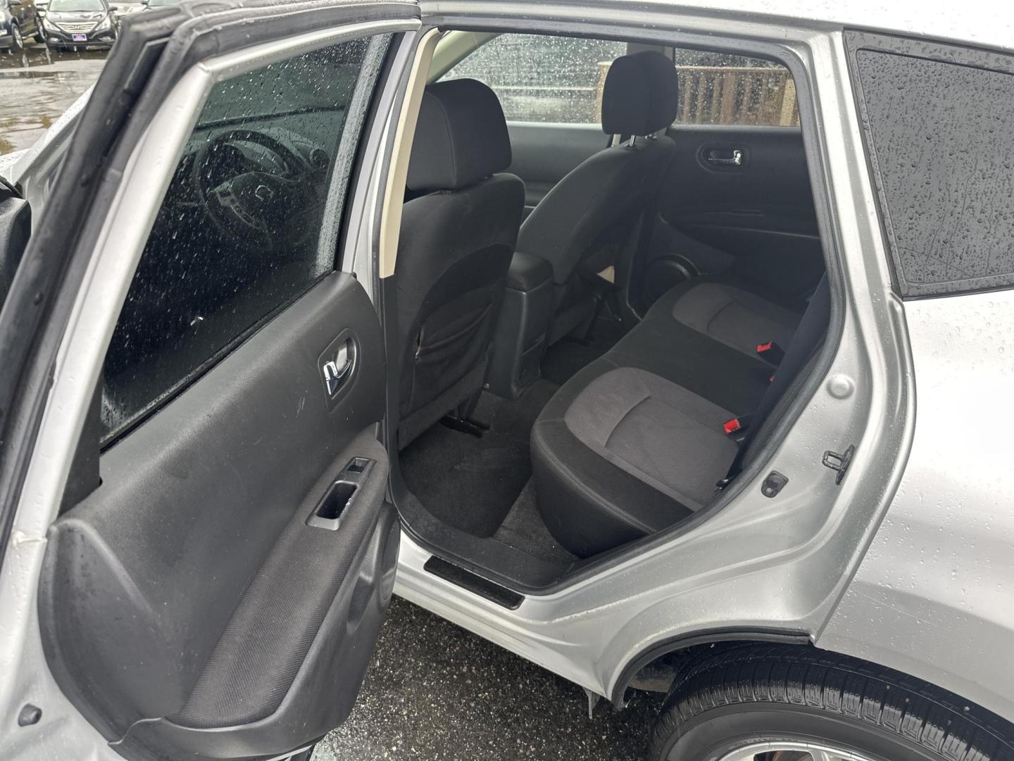 2011 Silver Nissan Rogue S AWD (JN8AS5MV3BW) with an 2.5L L4 DOHC 16V engine, CVT transmission, located at 5700 Curlew Drive, Norfolk, VA, 23502, (757) 455-6330, 36.841885, -76.209412 - Photo#7