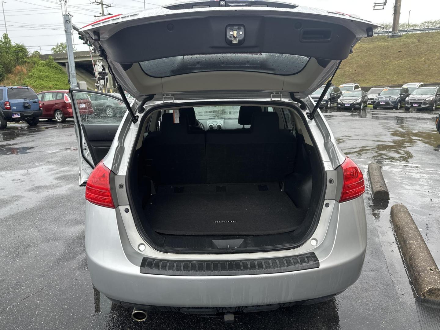 2011 Silver Nissan Rogue S AWD (JN8AS5MV3BW) with an 2.5L L4 DOHC 16V engine, CVT transmission, located at 5700 Curlew Drive, Norfolk, VA, 23502, (757) 455-6330, 36.841885, -76.209412 - Photo#8