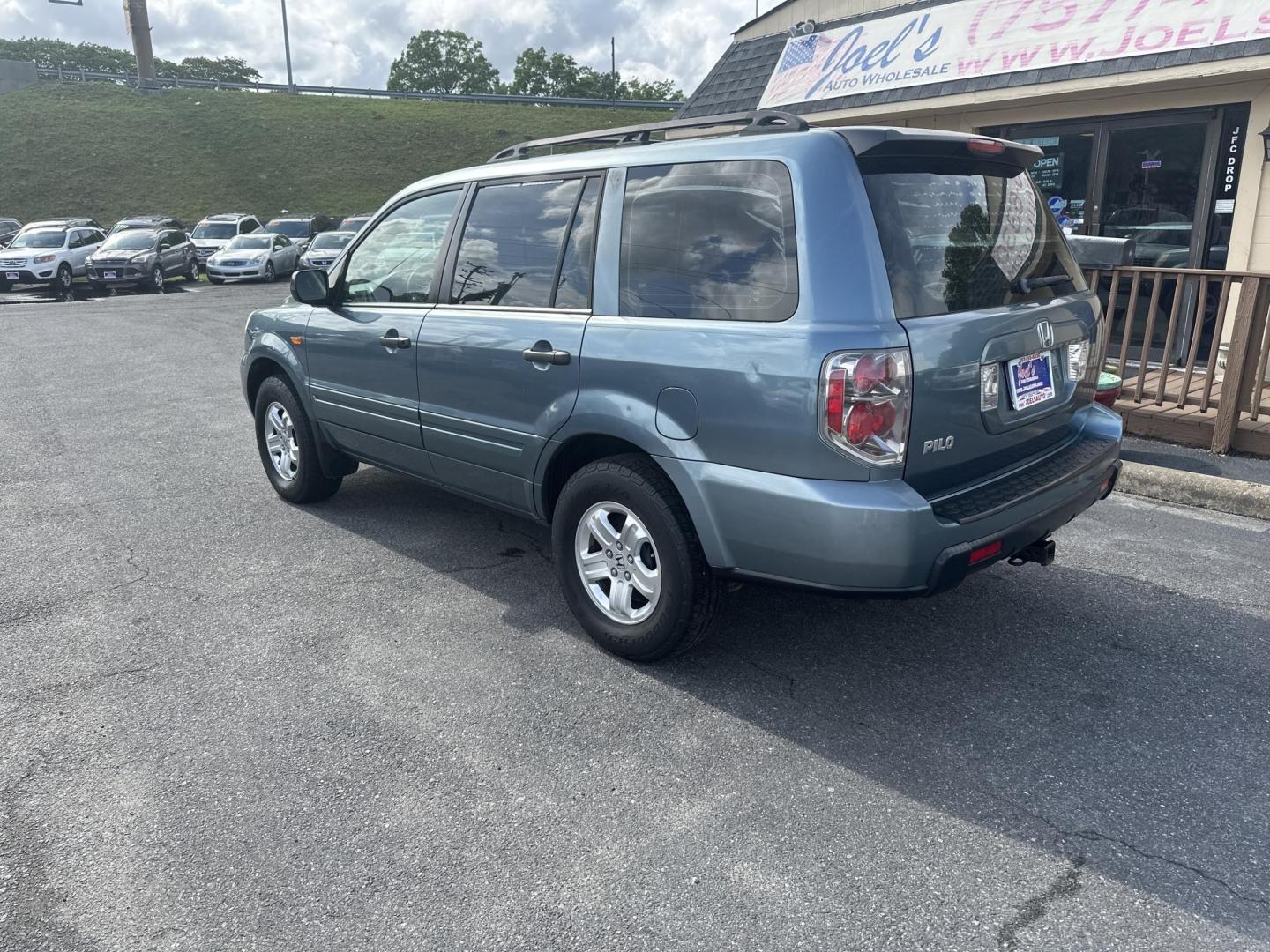 2007 Blue Honda Pilot LX 2WD (5FNYF28147B) with an 3.5L V6 SOHC 24V engine, 5-Speed Automatic Overdrive transmission, located at 5700 Curlew Drive, Norfolk, VA, 23502, (757) 455-6330, 36.841885, -76.209412 - Photo#1