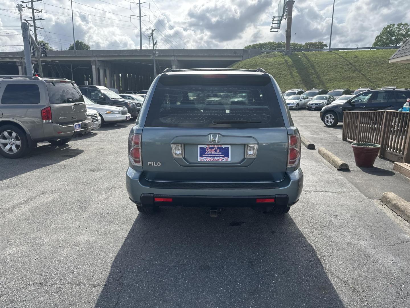 2007 Blue Honda Pilot LX 2WD (5FNYF28147B) with an 3.5L V6 SOHC 24V engine, 5-Speed Automatic Overdrive transmission, located at 5700 Curlew Drive, Norfolk, VA, 23502, (757) 455-6330, 36.841885, -76.209412 - Photo#2