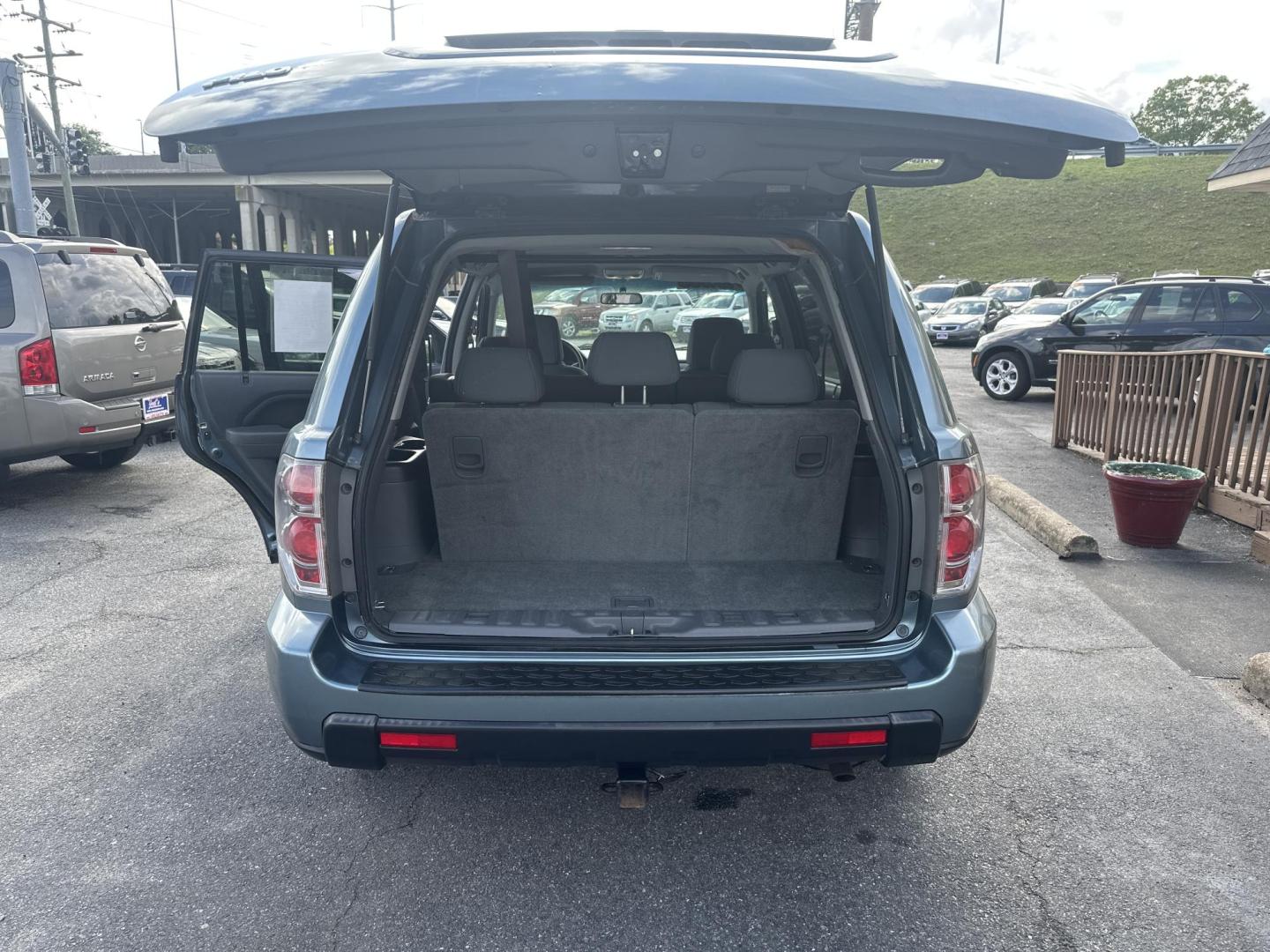 2007 Blue Honda Pilot LX 2WD (5FNYF28147B) with an 3.5L V6 SOHC 24V engine, 5-Speed Automatic Overdrive transmission, located at 5700 Curlew Drive, Norfolk, VA, 23502, (757) 455-6330, 36.841885, -76.209412 - Photo#10