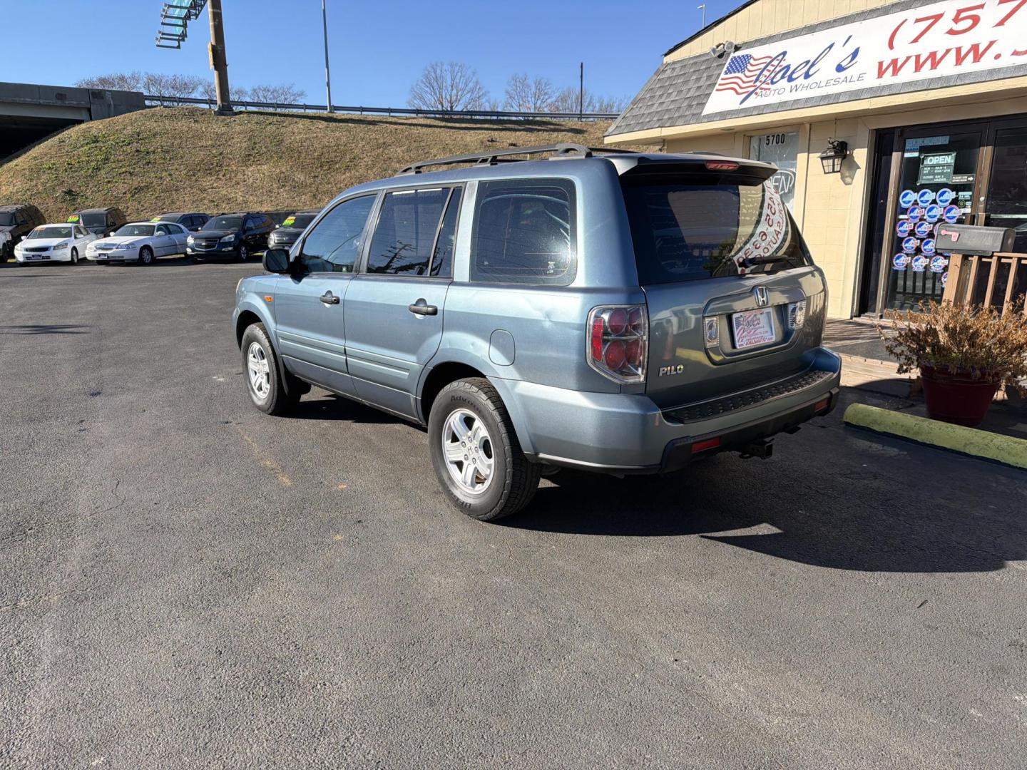 2007 Blue Honda Pilot LX 2WD (5FNYF28147B) with an 3.5L V6 SOHC 24V engine, 5-Speed Automatic Overdrive transmission, located at 5700 Curlew Drive, Norfolk, VA, 23502, (757) 455-6330, 36.841885, -76.209412 - Photo#2
