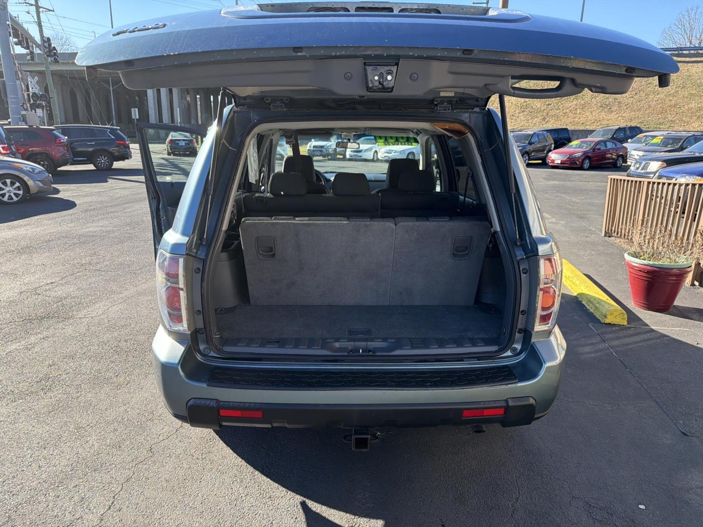 2007 Blue Honda Pilot LX 2WD (5FNYF28147B) with an 3.5L V6 SOHC 24V engine, 5-Speed Automatic Overdrive transmission, located at 5700 Curlew Drive, Norfolk, VA, 23502, (757) 455-6330, 36.841885, -76.209412 - Photo#12