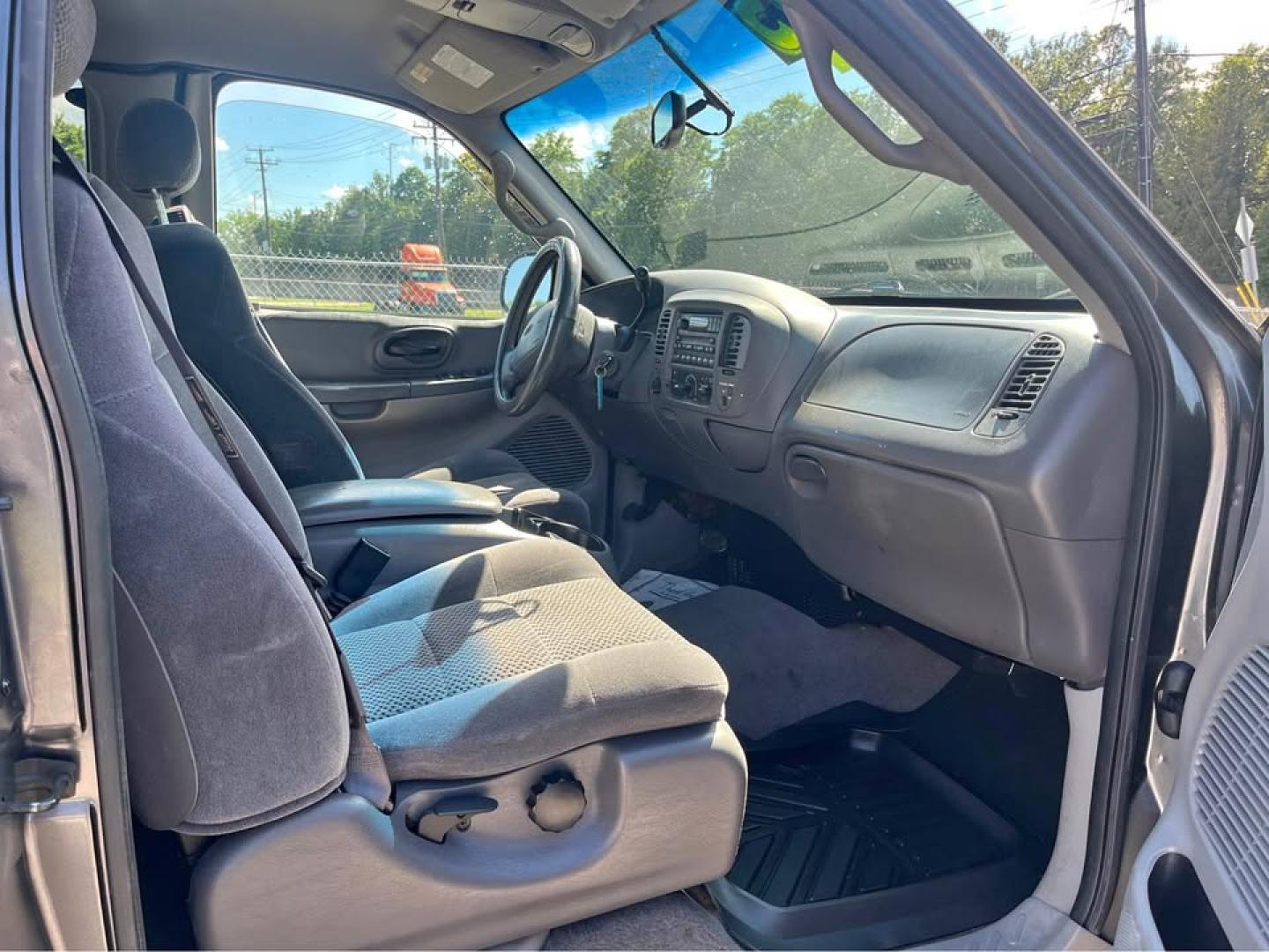 2002 Gray /Gray Ford F-150 Lariat SuperCab Long Bed 4WD (1FTRX18L92N) with an 5.4L V8 SOHC 16V engine, Automatic transmission, located at 5700 Curlew Drive, Norfolk, VA, 23502, (757) 455-6330, 36.841885, -76.209412 - CASH DEAL NO OUTSIDE FINANCING -2002 Ford F150 4x4 Lariat 108k miles! -Rust free! -Extended cab all doors work! -8 foot bed! -1 owner! -New suspension all around -No issues -Ready for a new home -Virginia dealer - Photo#9