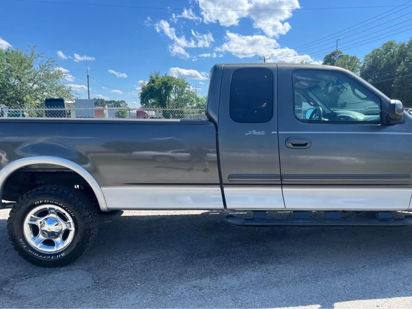 2002 Gray /Gray Ford F-150 Lariat SuperCab Long Bed 4WD (1FTRX18L92N) with an 5.4L V8 SOHC 16V engine, Automatic transmission, located at 5700 Curlew Drive, Norfolk, VA, 23502, (757) 455-6330, 36.841885, -76.209412 - CASH DEAL NO OUTSIDE FINANCING -2002 Ford F150 4x4 Lariat 108k miles! -Rust free! -Extended cab all doors work! -8 foot bed! -1 owner! -New suspension all around -No issues -Ready for a new home -Virginia dealer - Photo#5