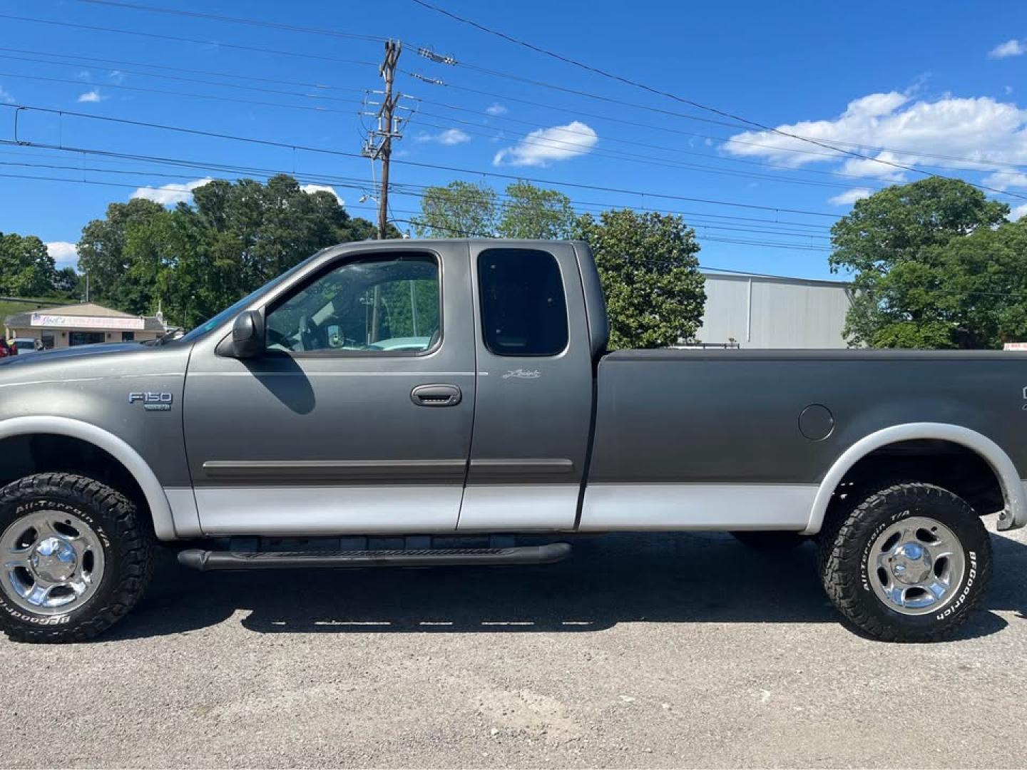 2002 Gray /Gray Ford F-150 Lariat SuperCab Long Bed 4WD (1FTRX18L92N) with an 5.4L V8 SOHC 16V engine, Automatic transmission, located at 5700 Curlew Drive, Norfolk, VA, 23502, (757) 455-6330, 36.841885, -76.209412 - CASH DEAL NO OUTSIDE FINANCING -2002 Ford F150 4x4 Lariat 108k miles! -Rust free! -Extended cab all doors work! -8 foot bed! -1 owner! -New suspension all around -No issues -Ready for a new home -Virginia dealer - Photo#4