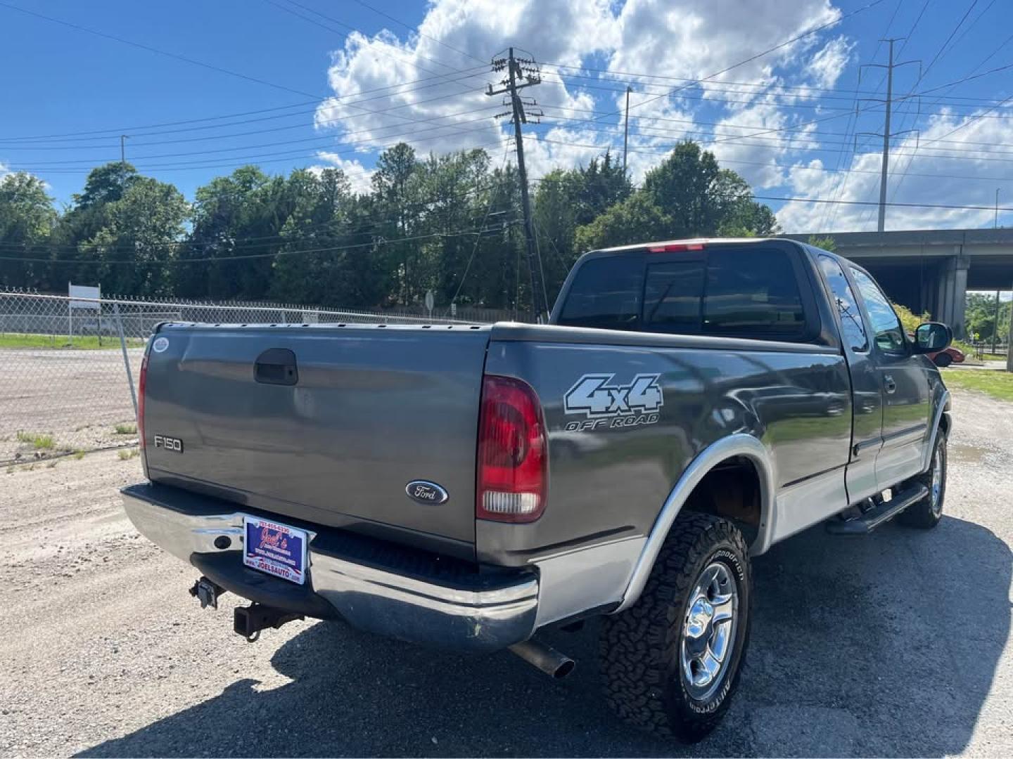 2002 Gray /Gray Ford F-150 Lariat SuperCab Long Bed 4WD (1FTRX18L92N) with an 5.4L V8 SOHC 16V engine, Automatic transmission, located at 5700 Curlew Drive, Norfolk, VA, 23502, (757) 455-6330, 36.841885, -76.209412 - CASH DEAL NO OUTSIDE FINANCING -2002 Ford F150 4x4 Lariat 108k miles! -Rust free! -Extended cab all doors work! -8 foot bed! -1 owner! -New suspension all around -No issues -Ready for a new home -Virginia dealer - Photo#3